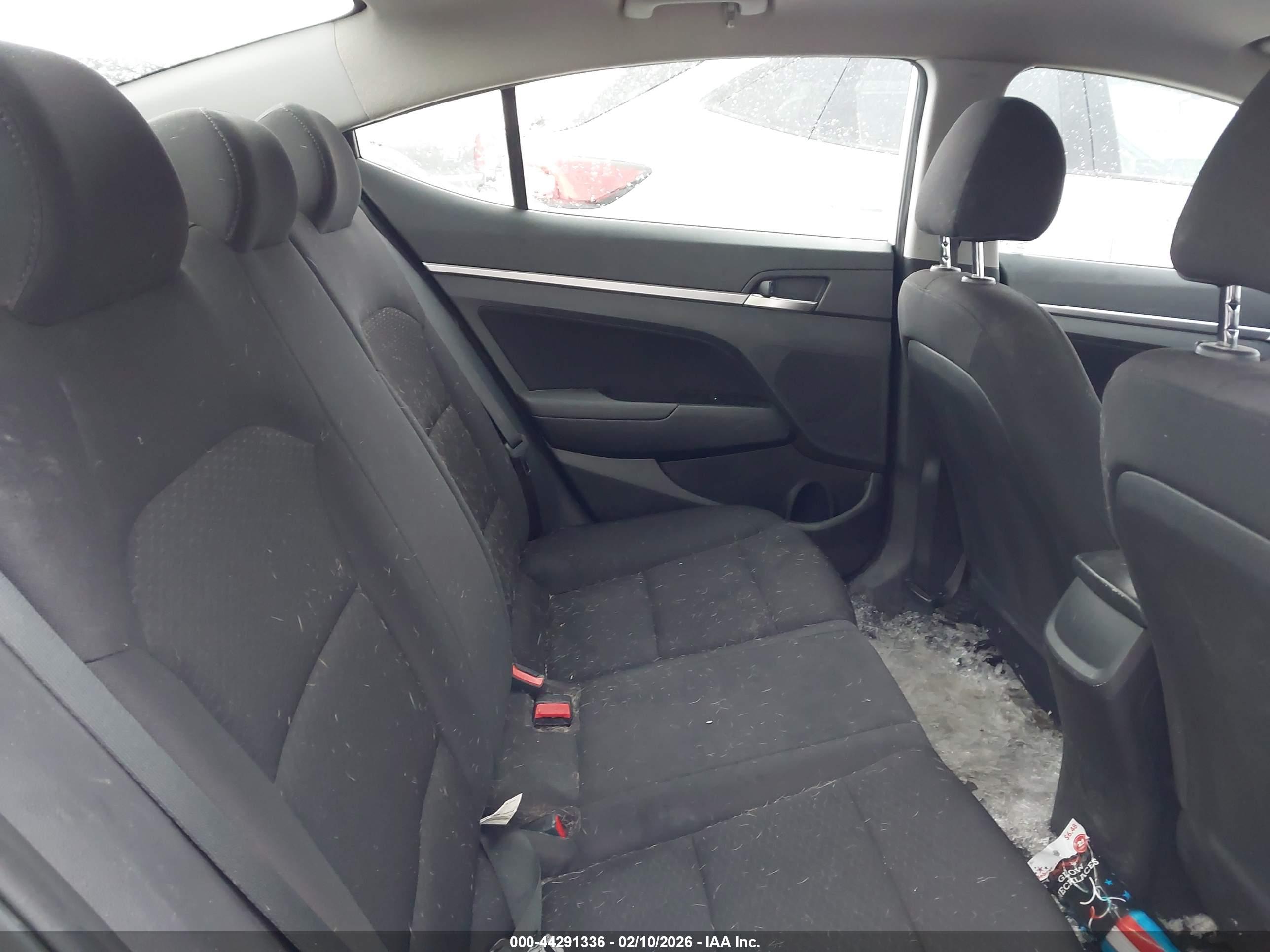 HYUNDAI ELANTRA image 8