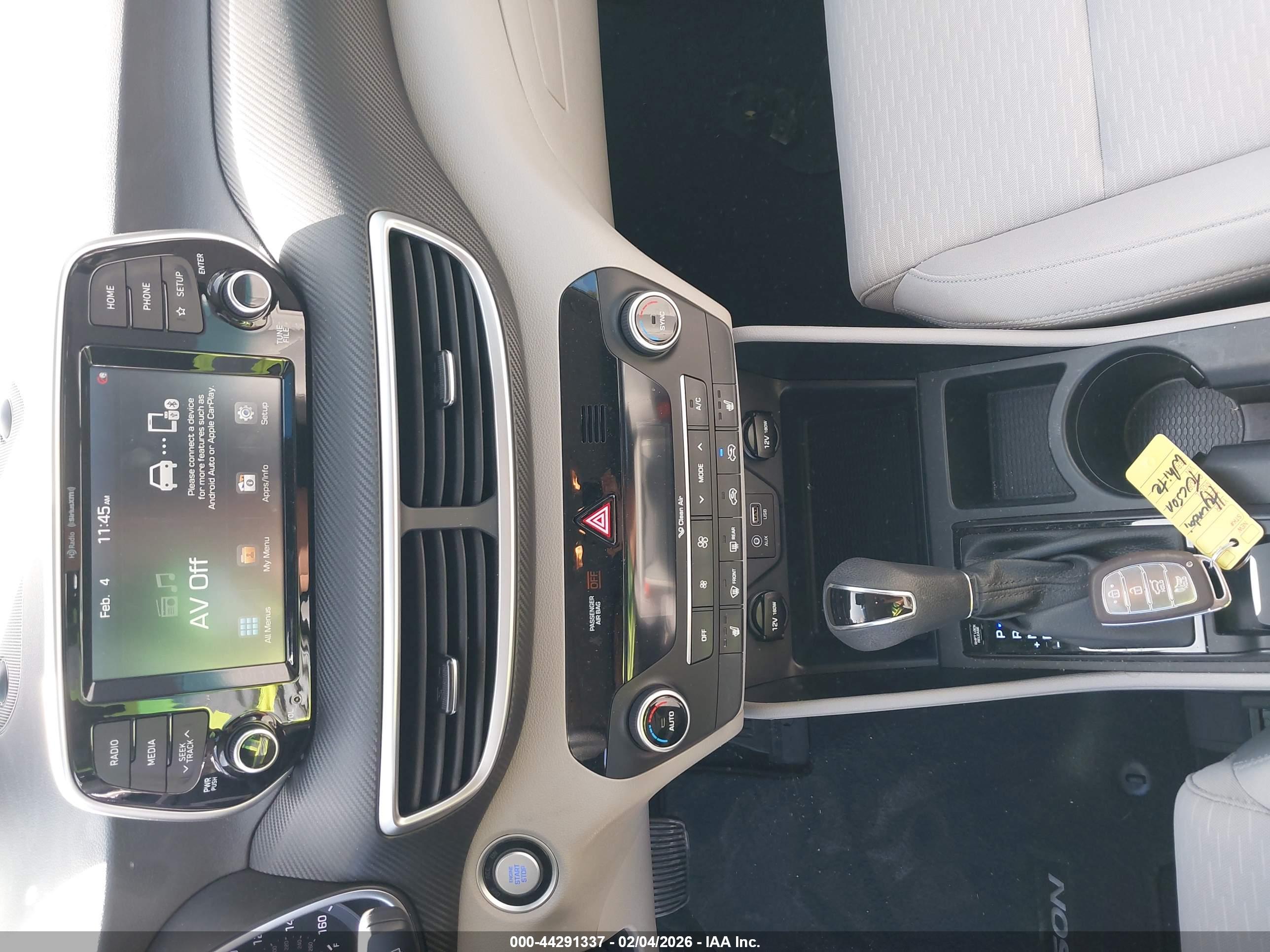 HYUNDAI TUCSON image 11