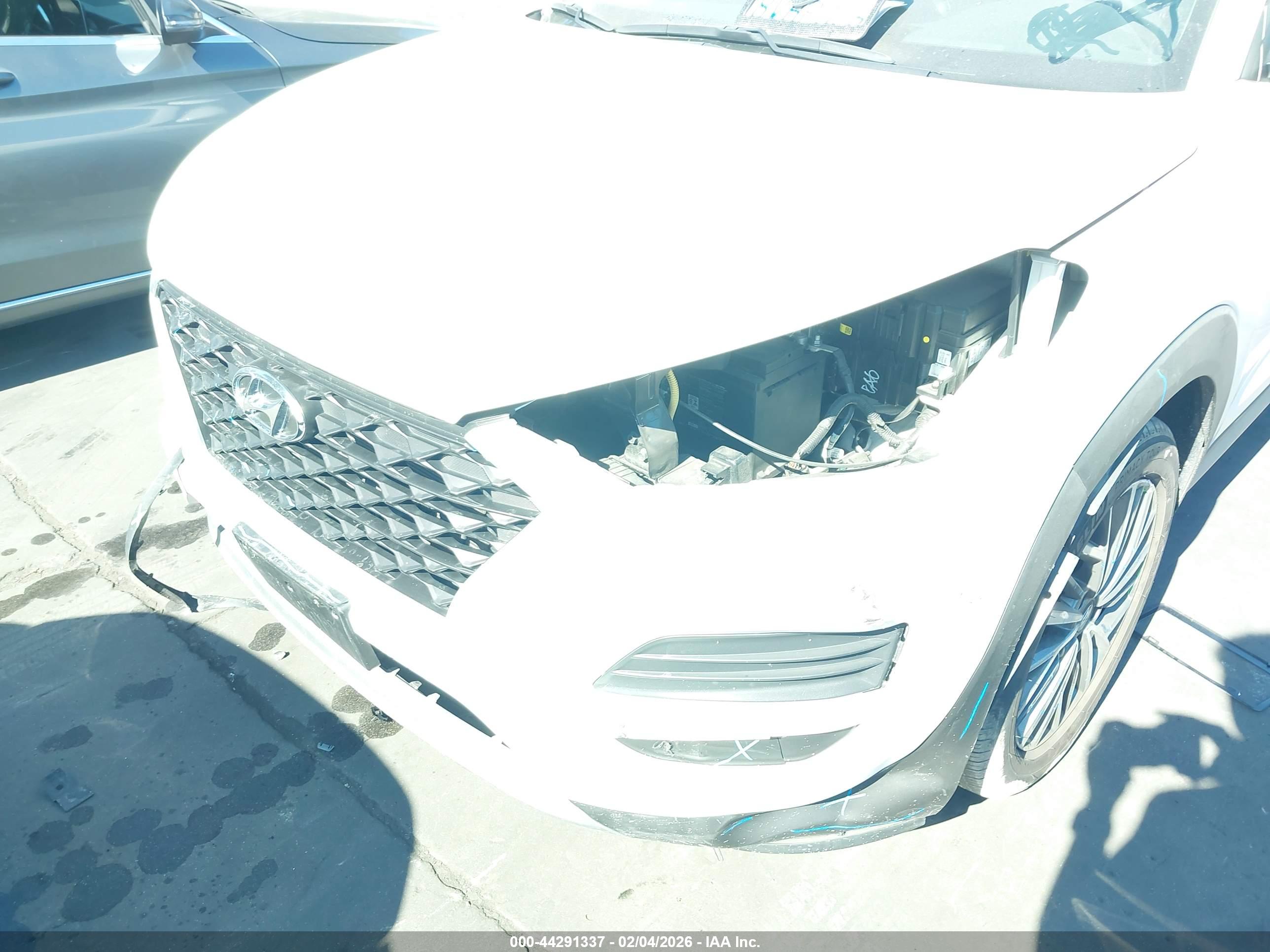 HYUNDAI TUCSON image 6