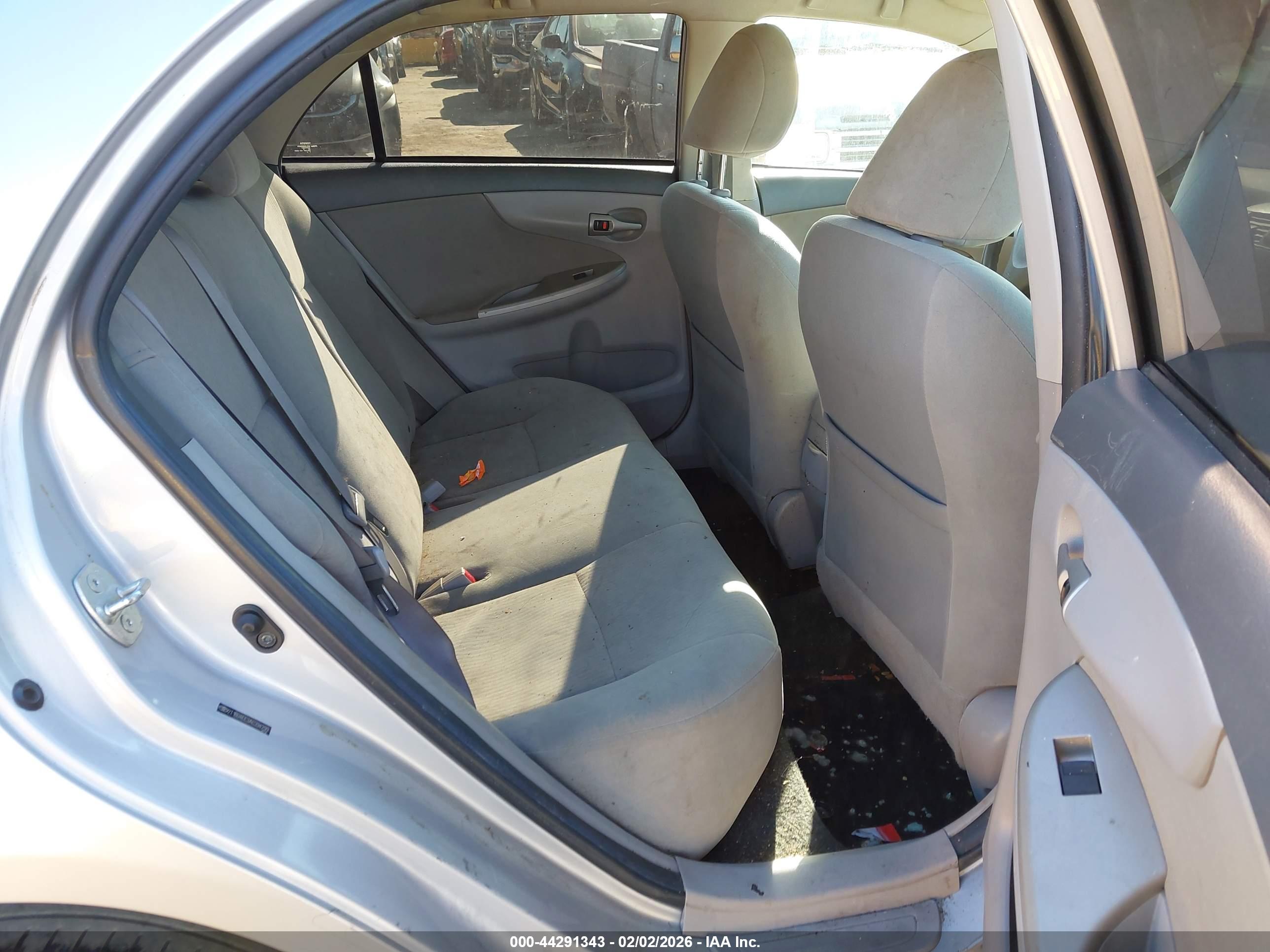 TOYOTA COROLLA image 8
