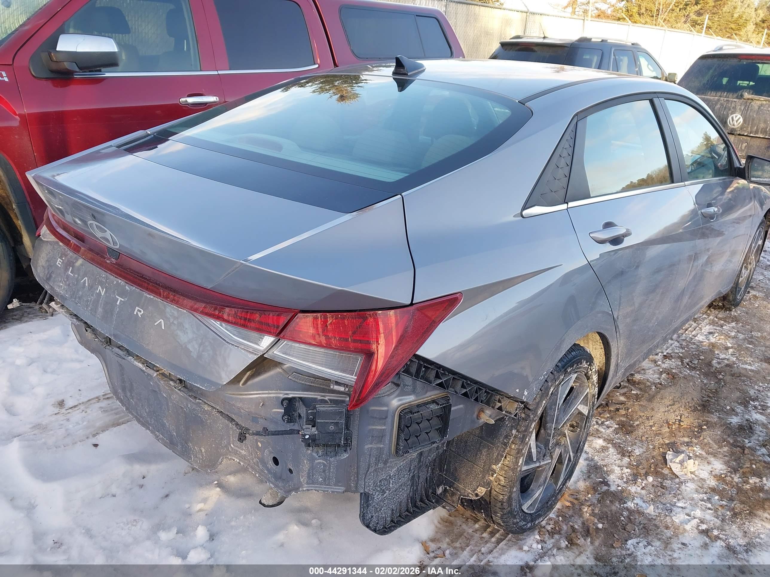HYUNDAI ELANTRA image 4