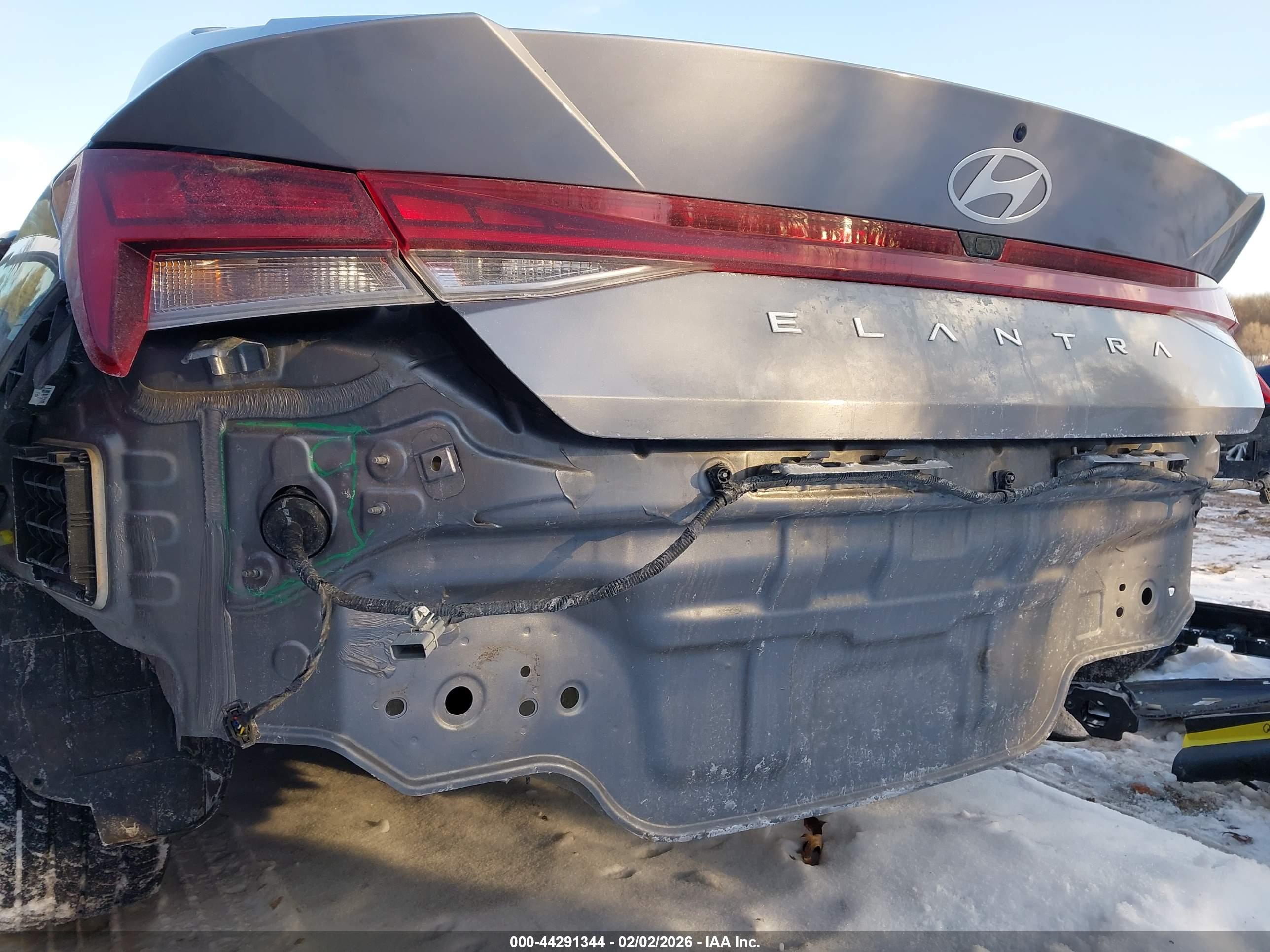 HYUNDAI ELANTRA image 6