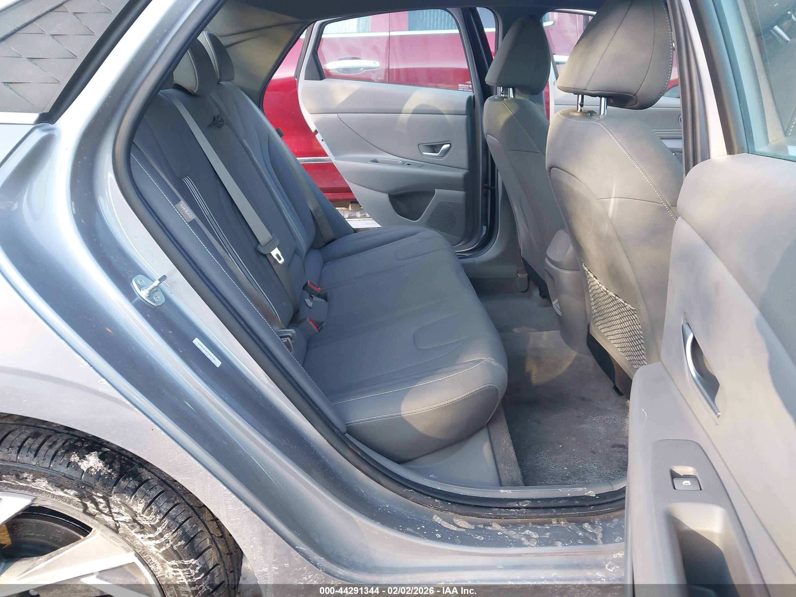 HYUNDAI ELANTRA image 8