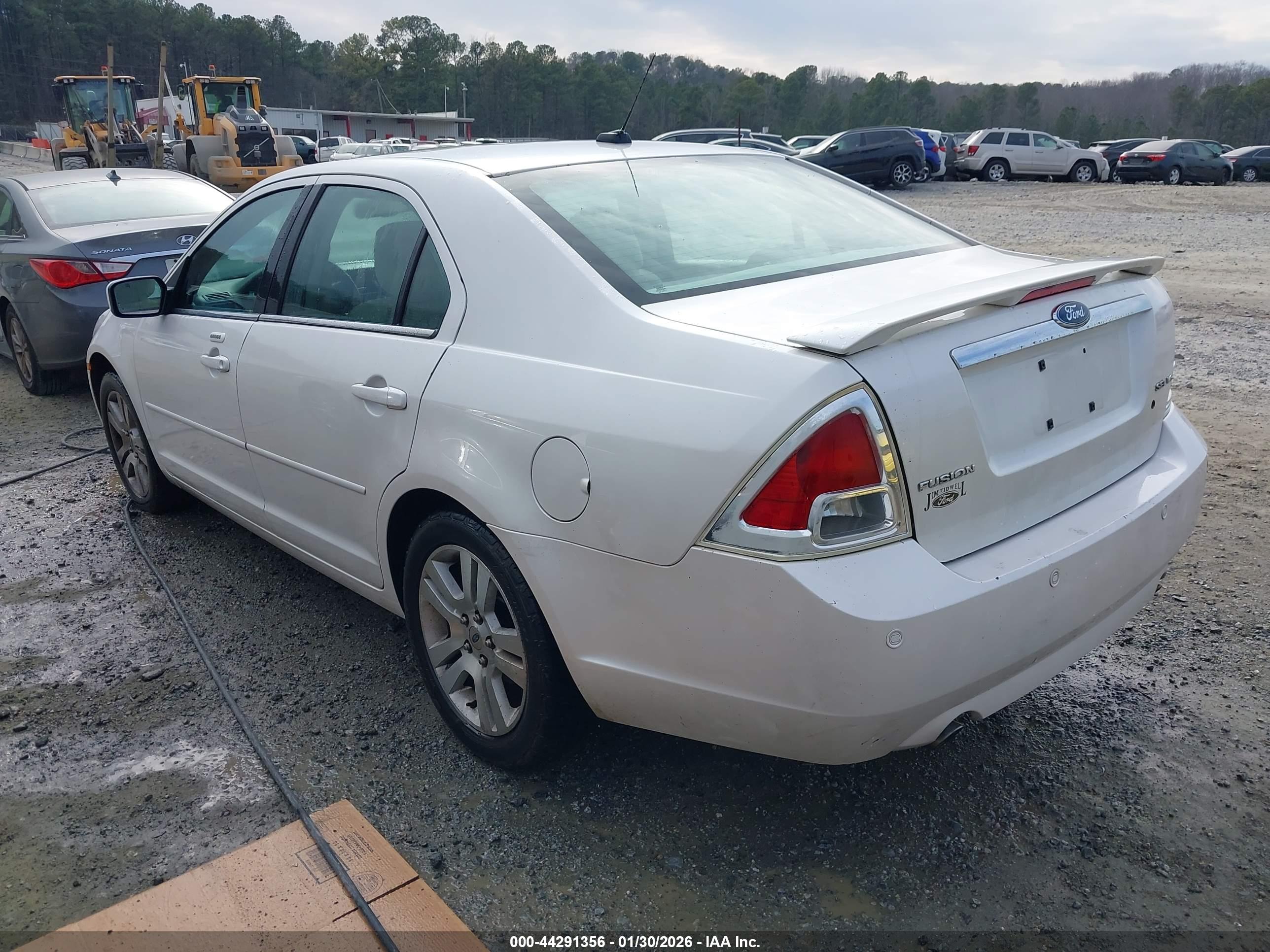 FORD FUSION image 3