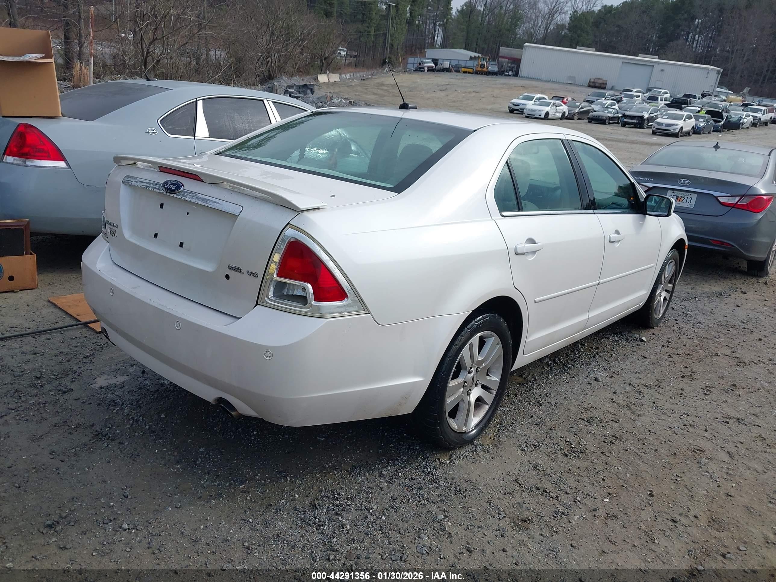 FORD FUSION image 4