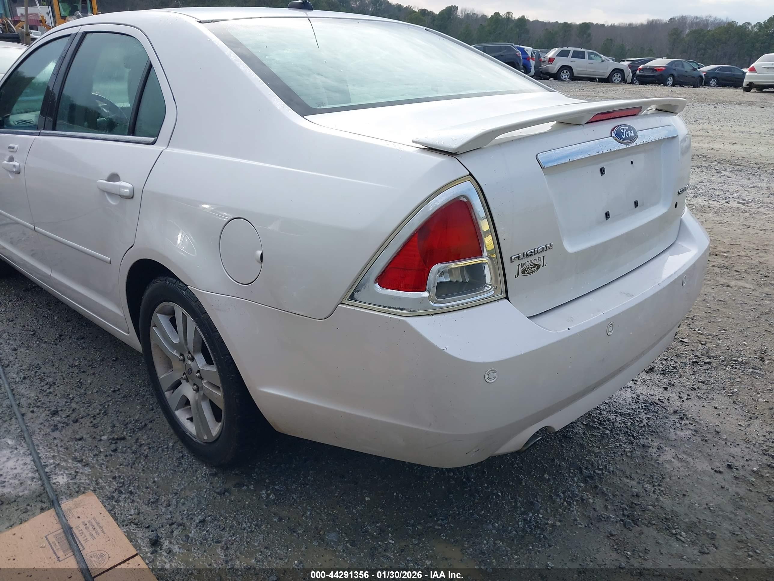 FORD FUSION image 6