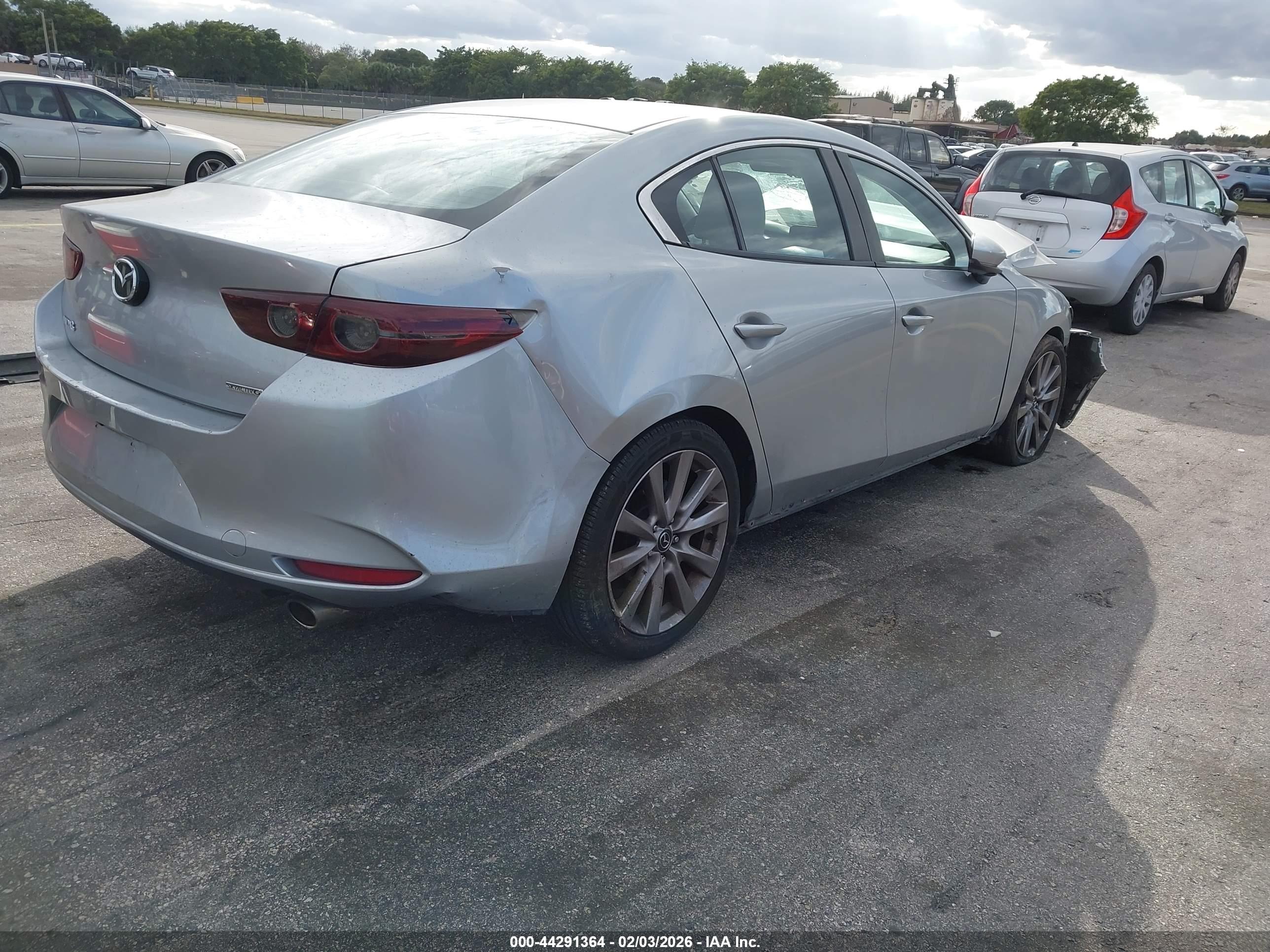 MAZDA MAZDA3 image 4