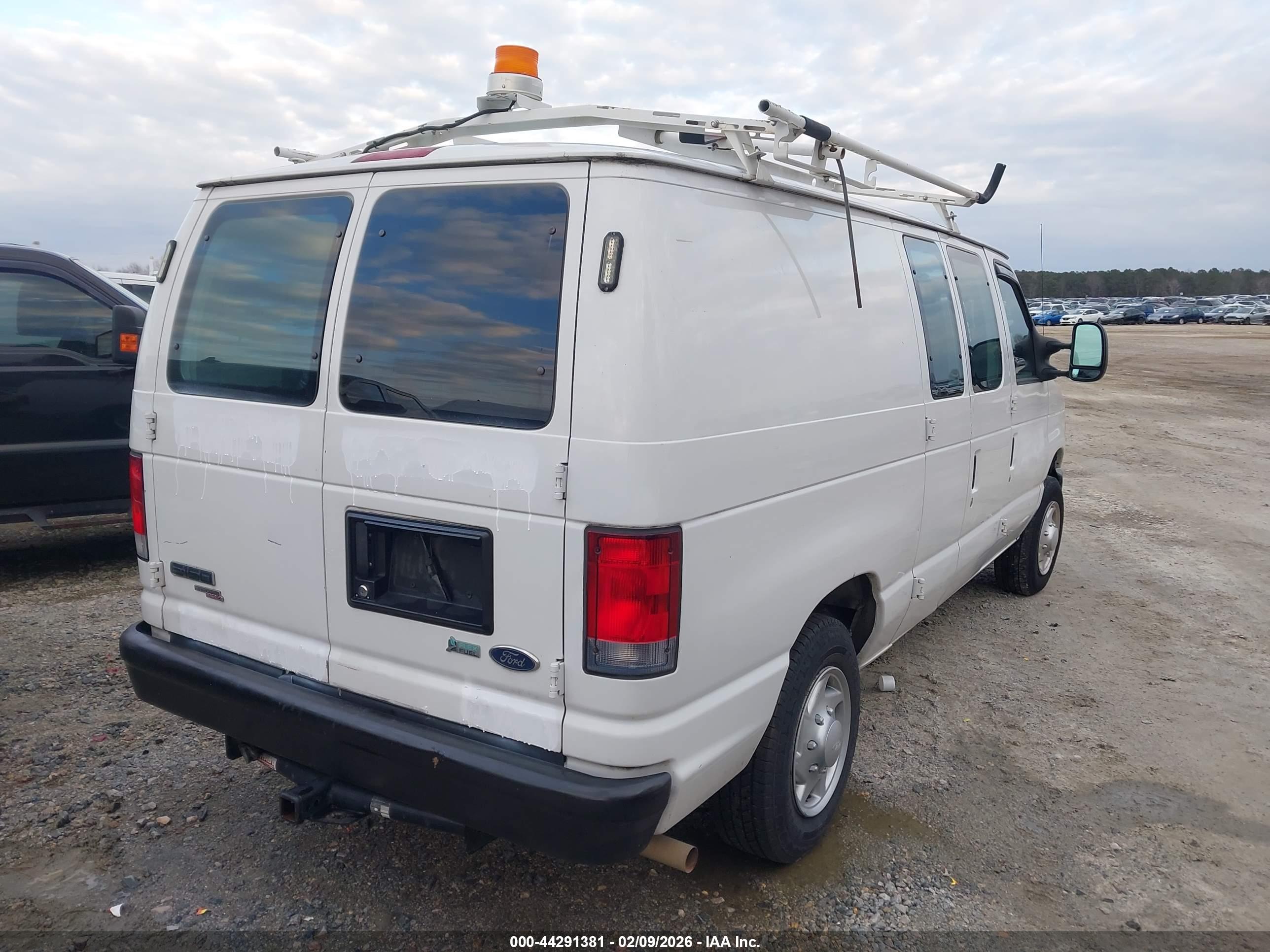FORD E-150 image 4