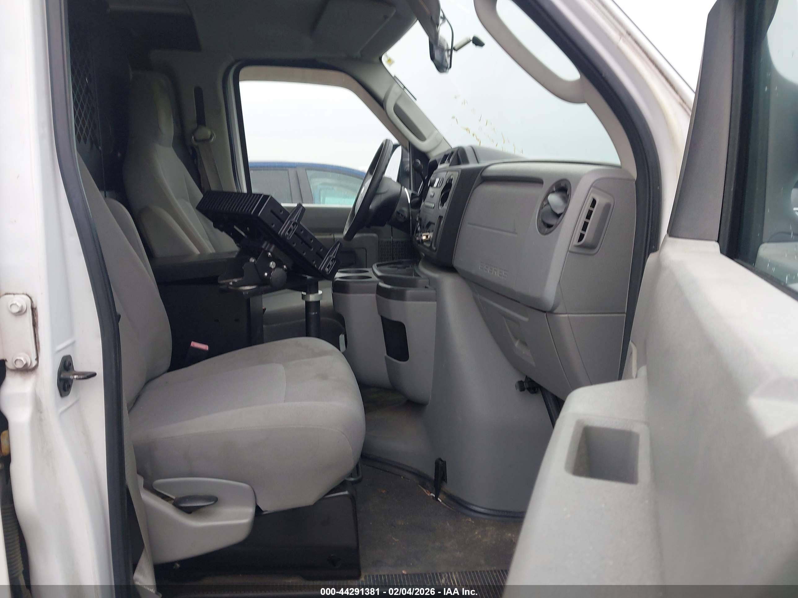 FORD E-150 image 5