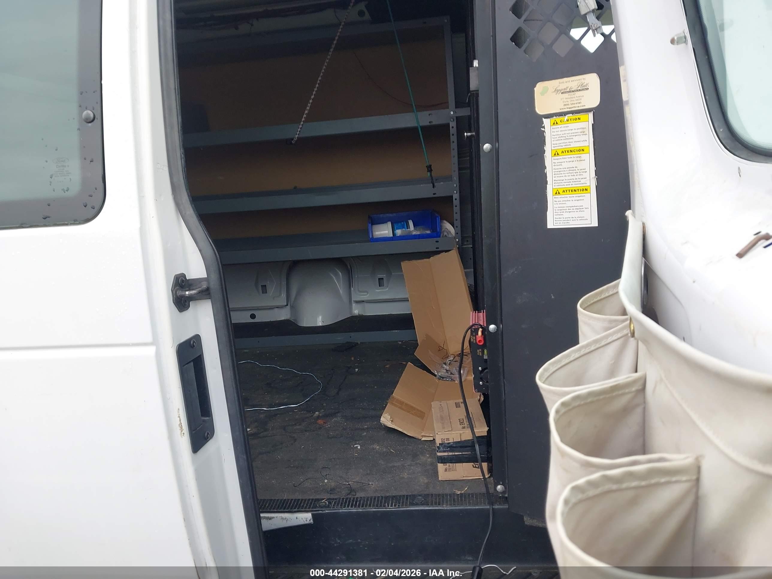 FORD E-150 image 8