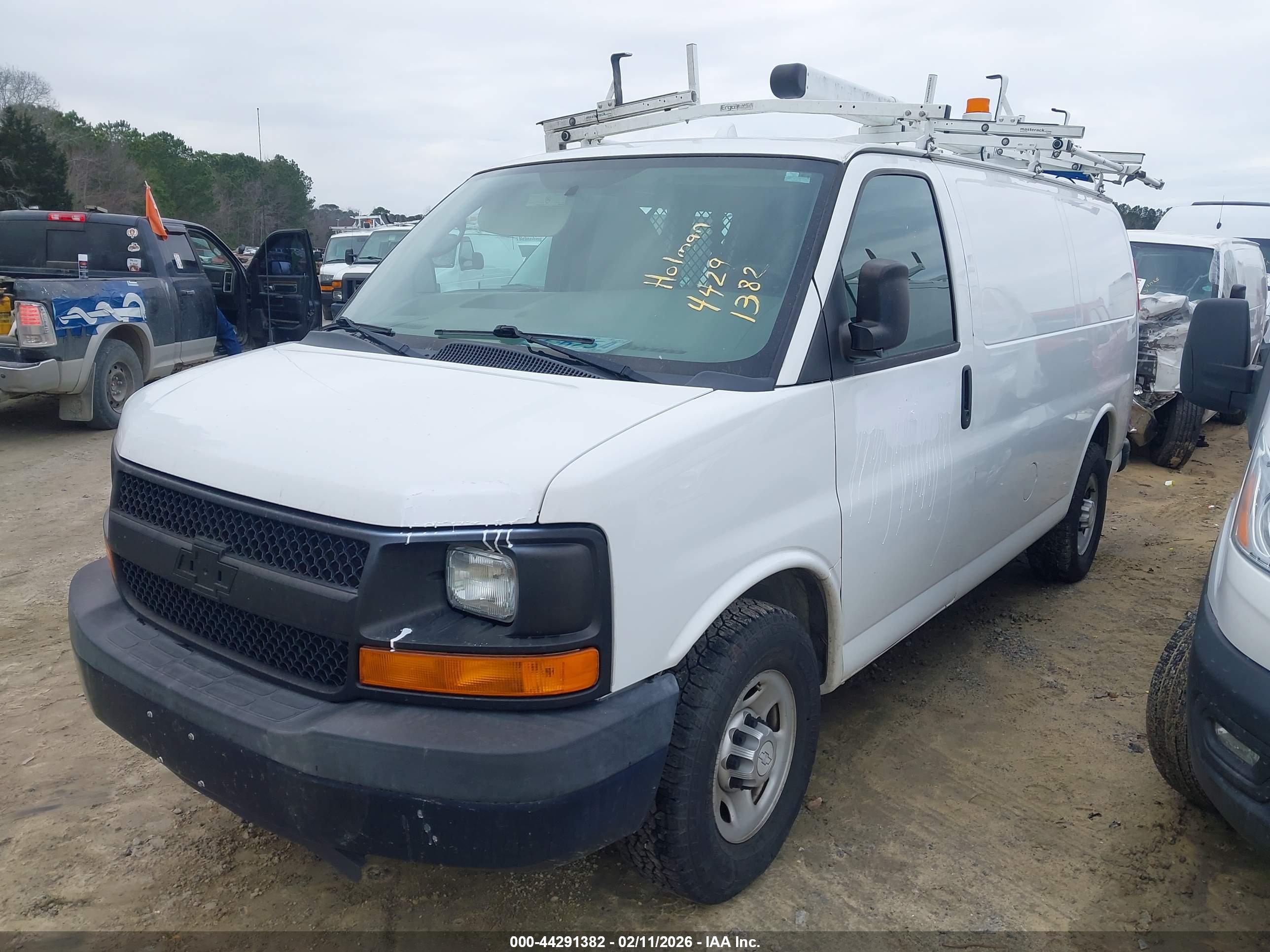 CHEVROLET EXPRESS image 2