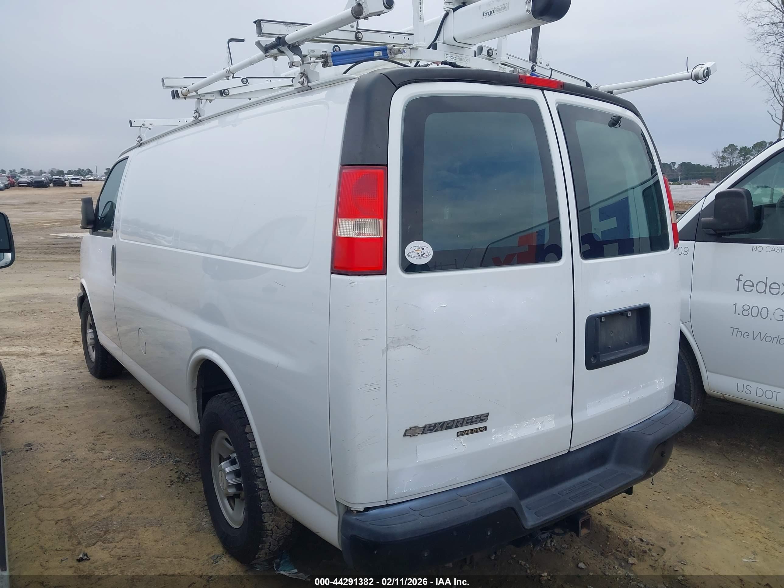CHEVROLET EXPRESS image 3
