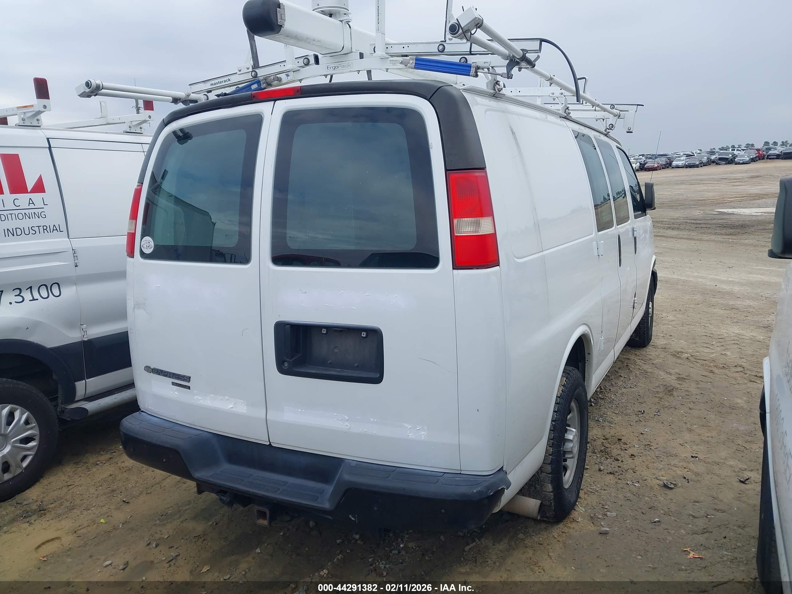 CHEVROLET EXPRESS image 4