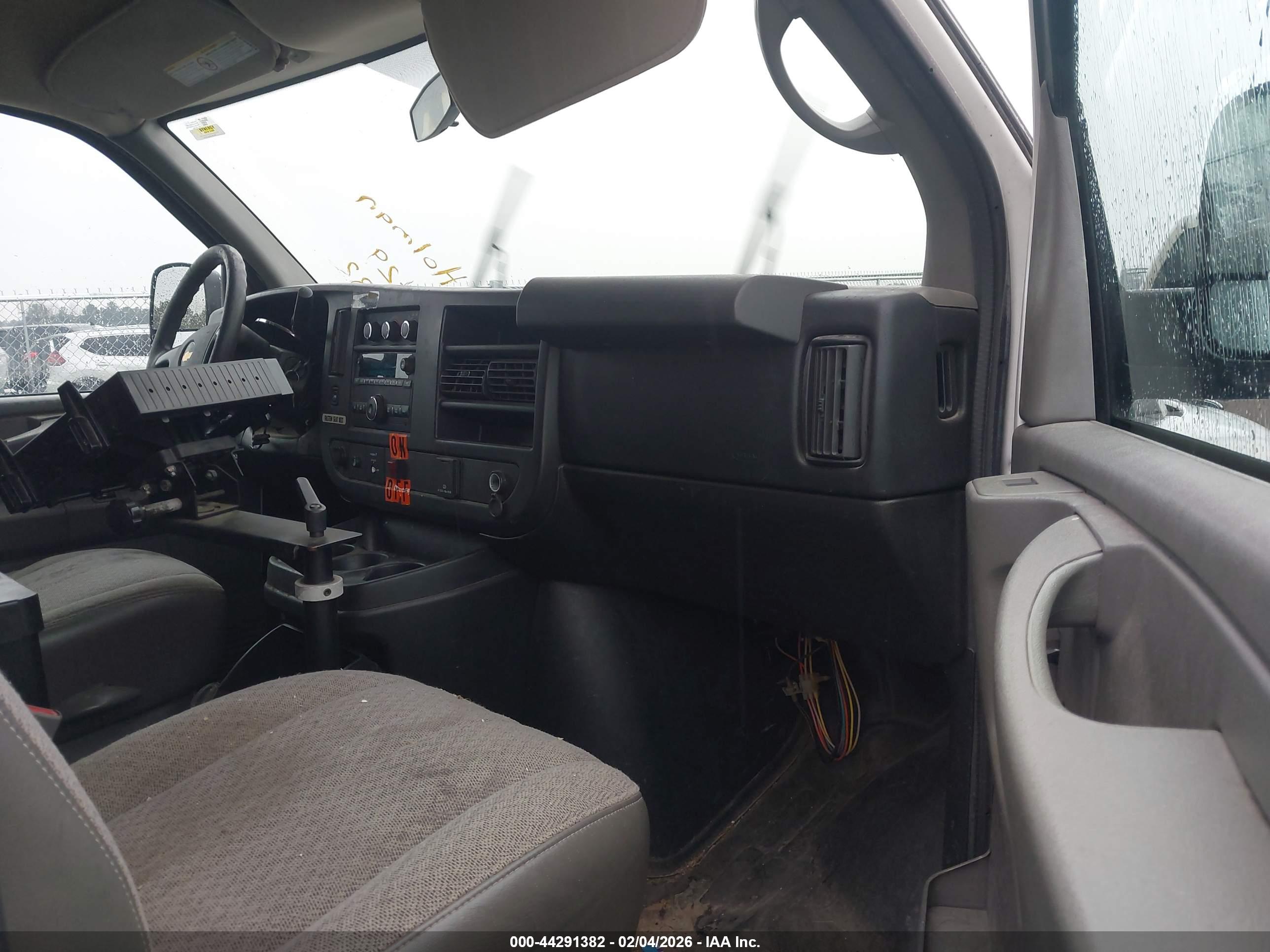 CHEVROLET EXPRESS image 5