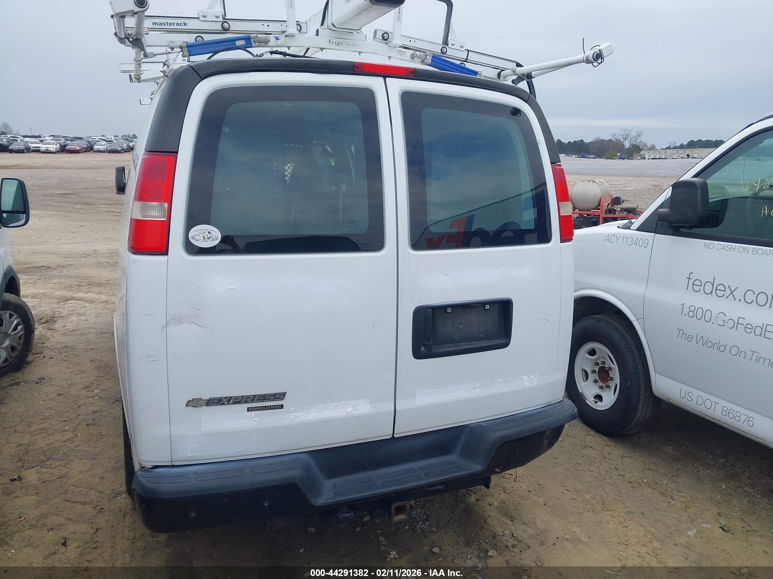 CHEVROLET EXPRESS image 6