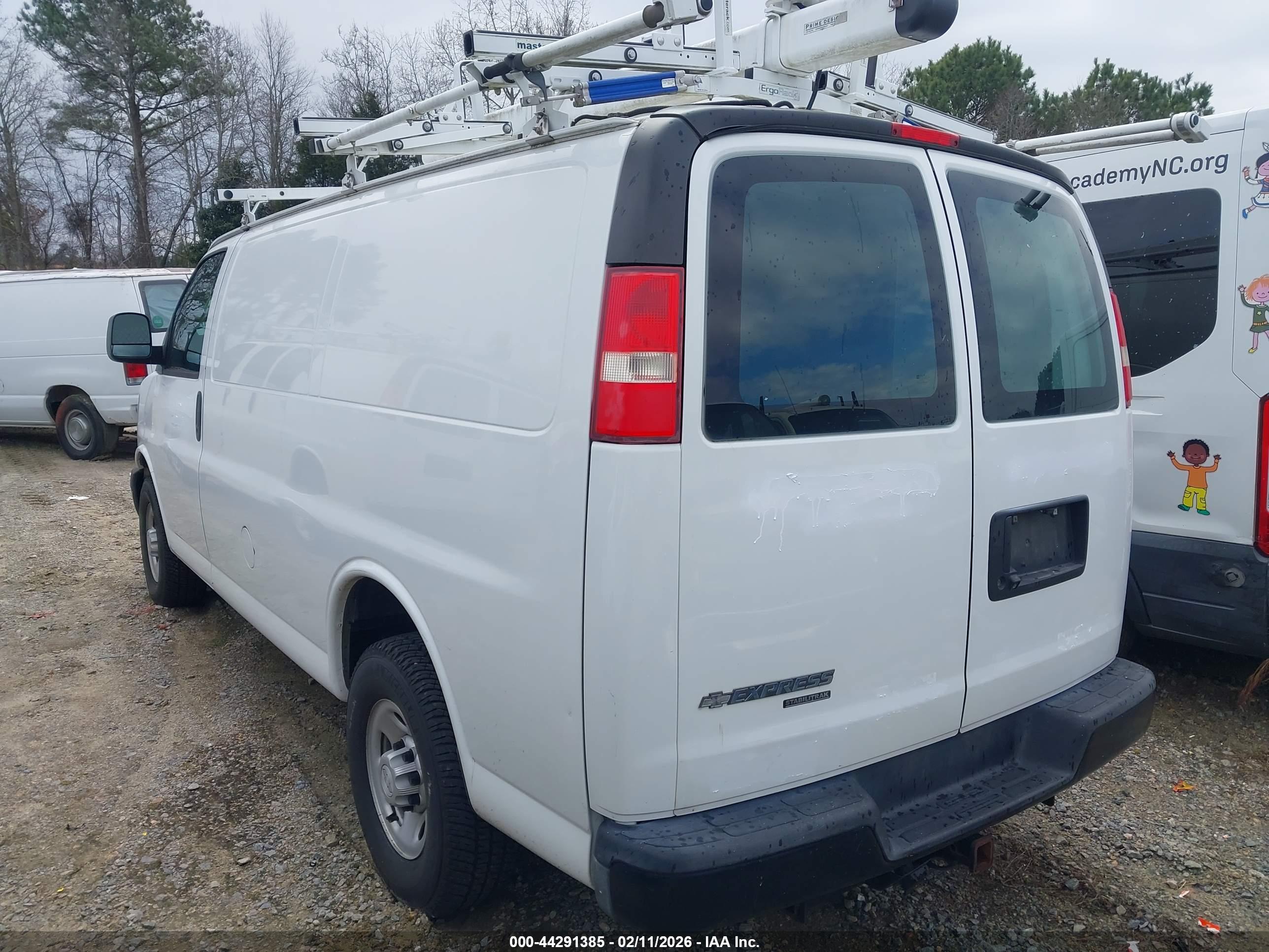 CHEVROLET EXPRESS image 3
