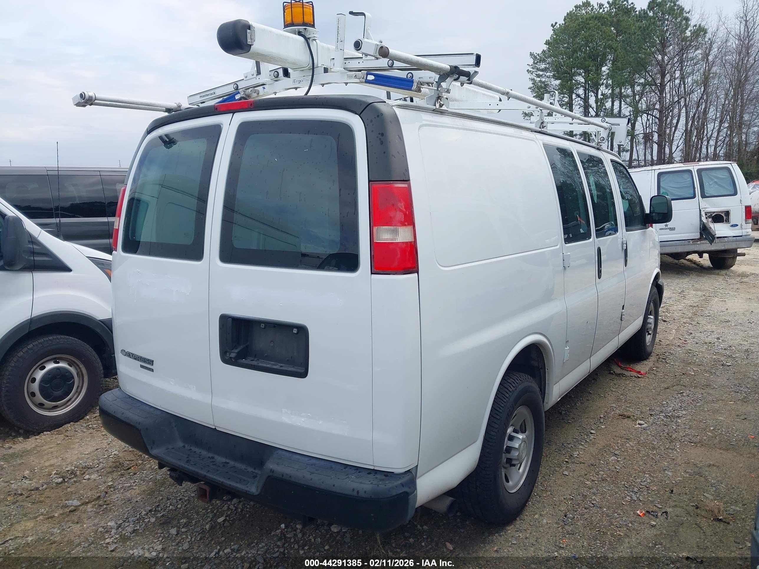 CHEVROLET EXPRESS image 4
