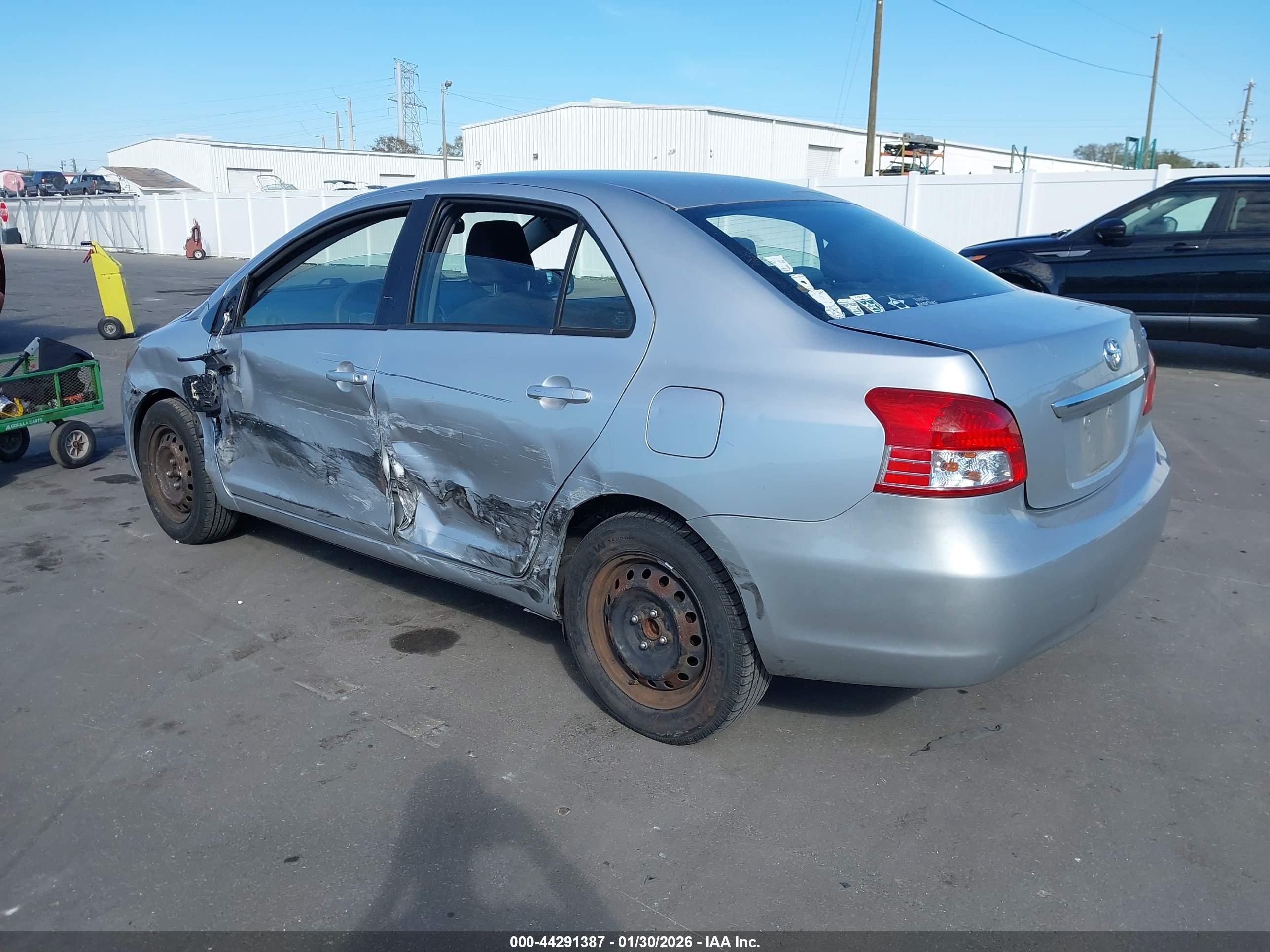 TOYOTA YARIS image 3