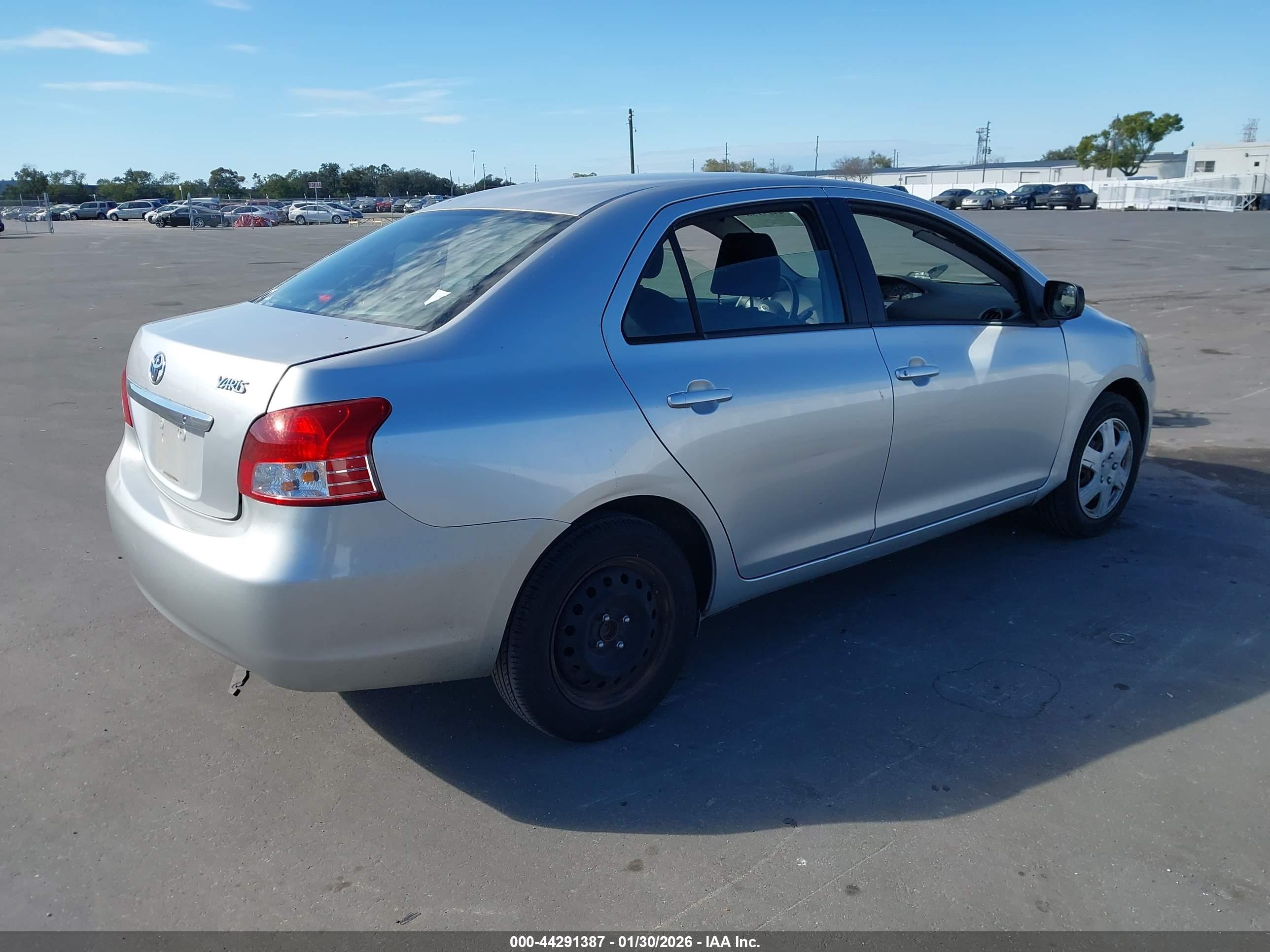 TOYOTA YARIS image 4