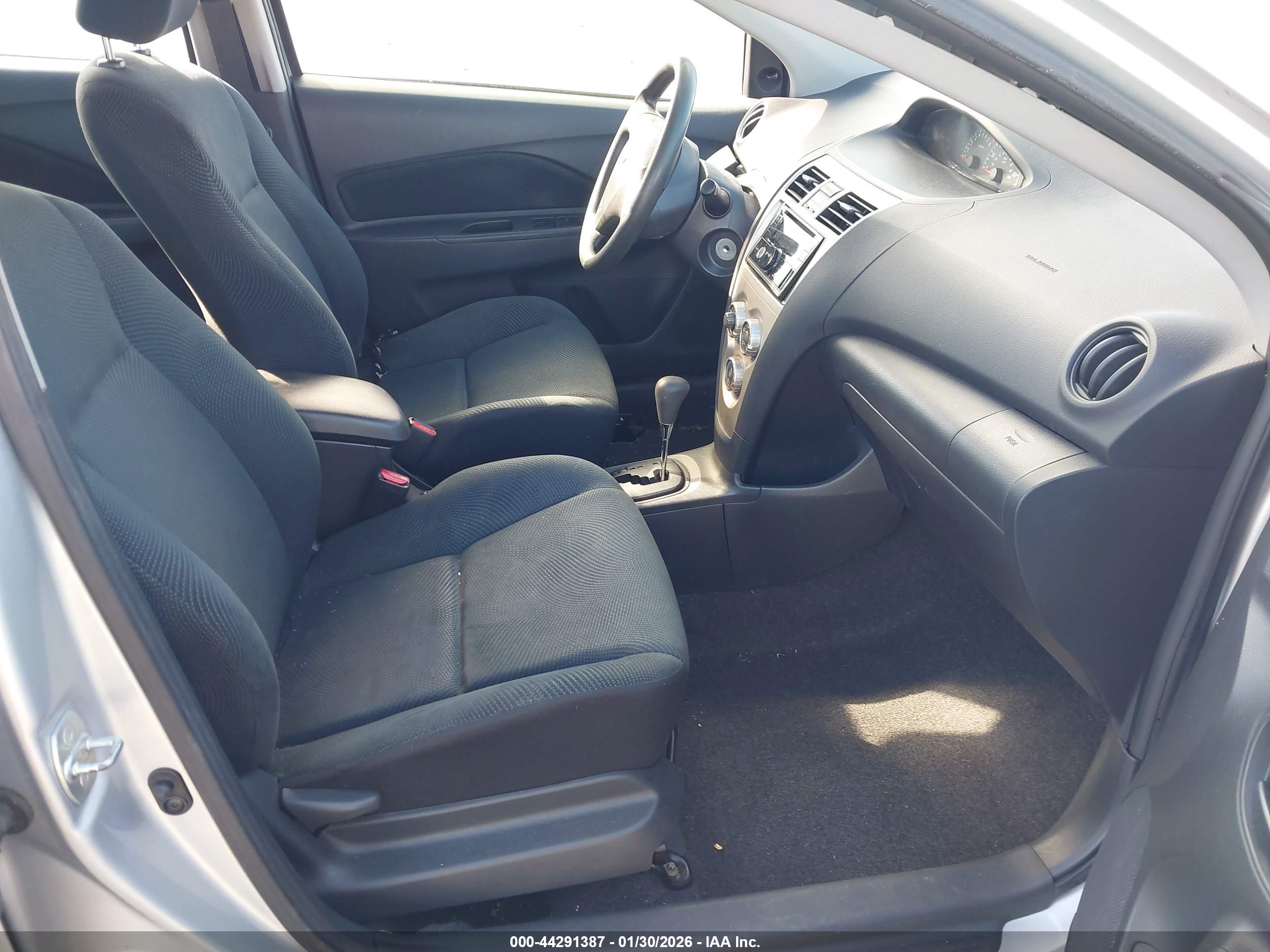 TOYOTA YARIS image 5