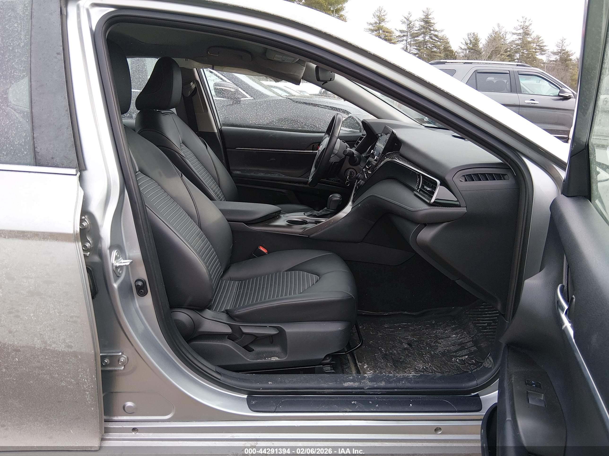 TOYOTA CAMRY image 5