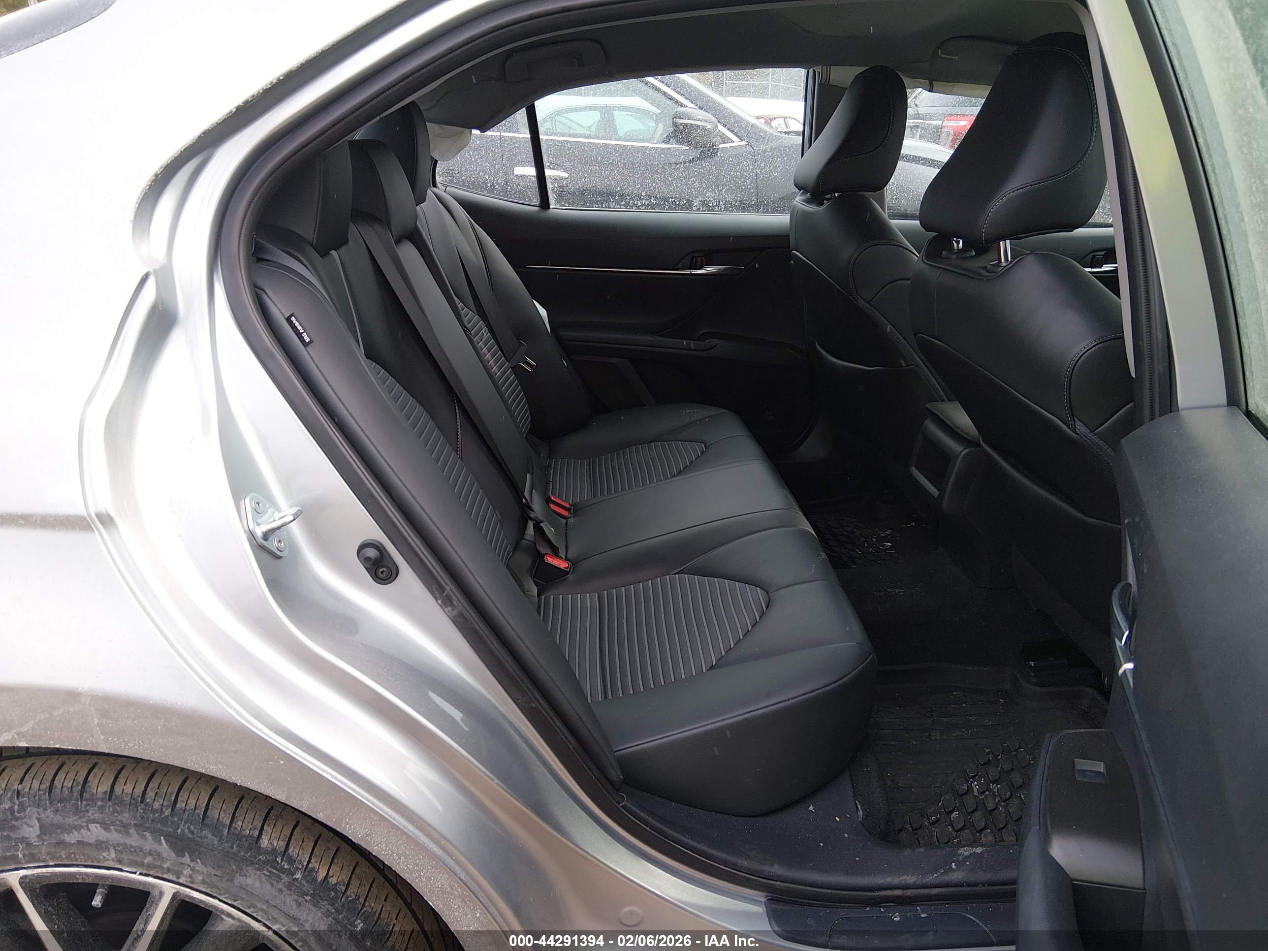 TOYOTA CAMRY image 8