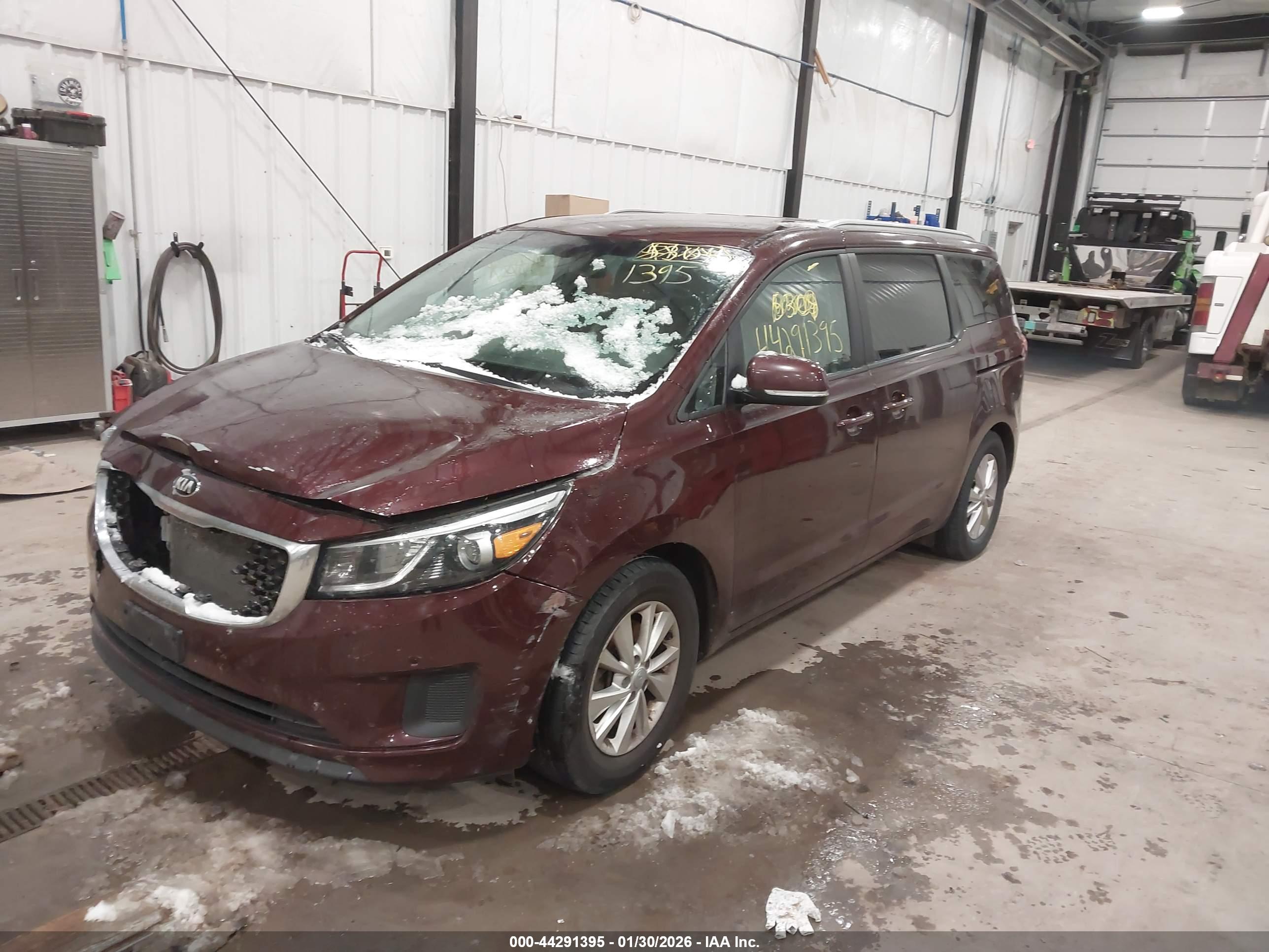 KIA SEDONA image 2