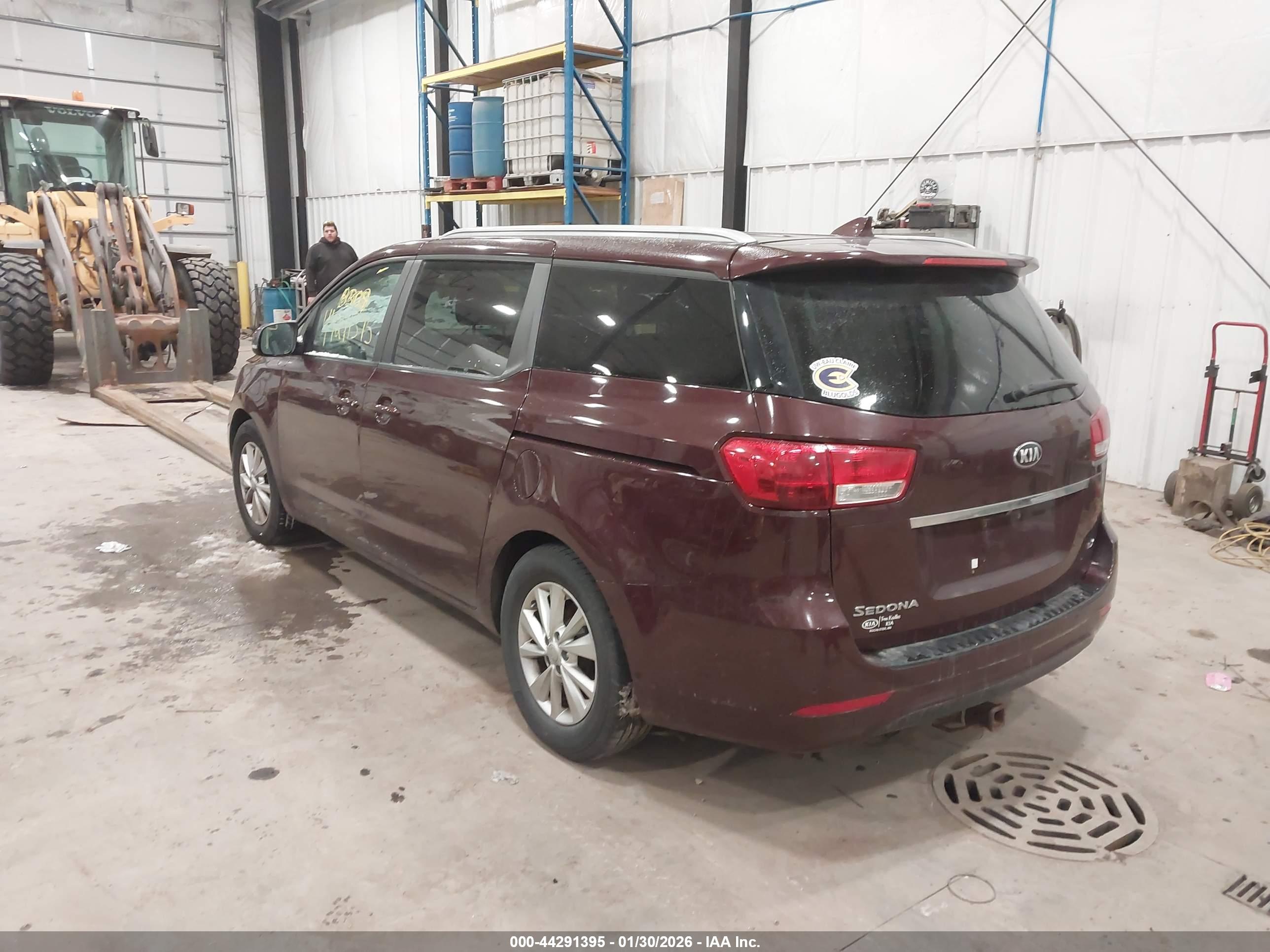 KIA SEDONA image 3
