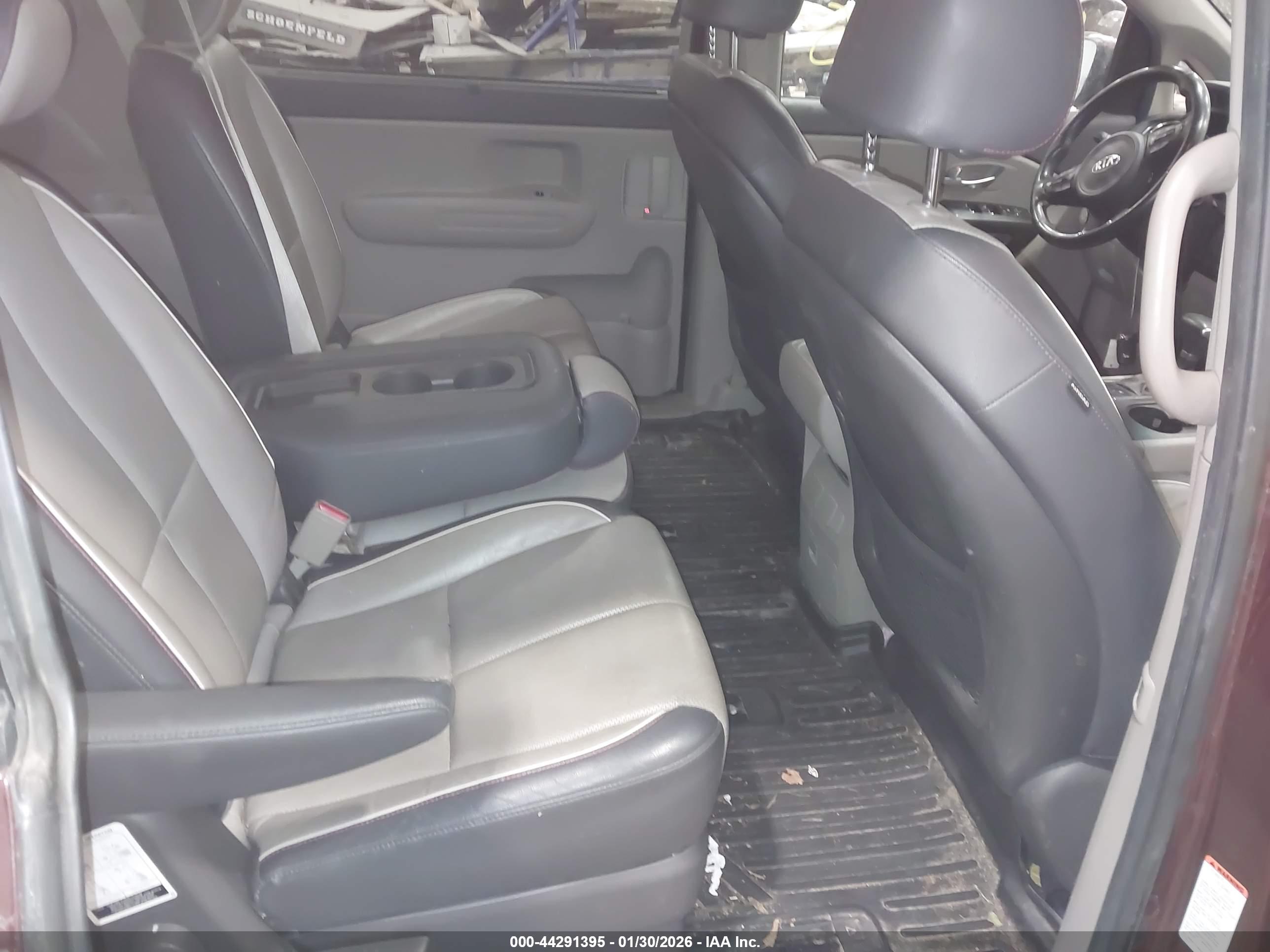 KIA SEDONA image 8