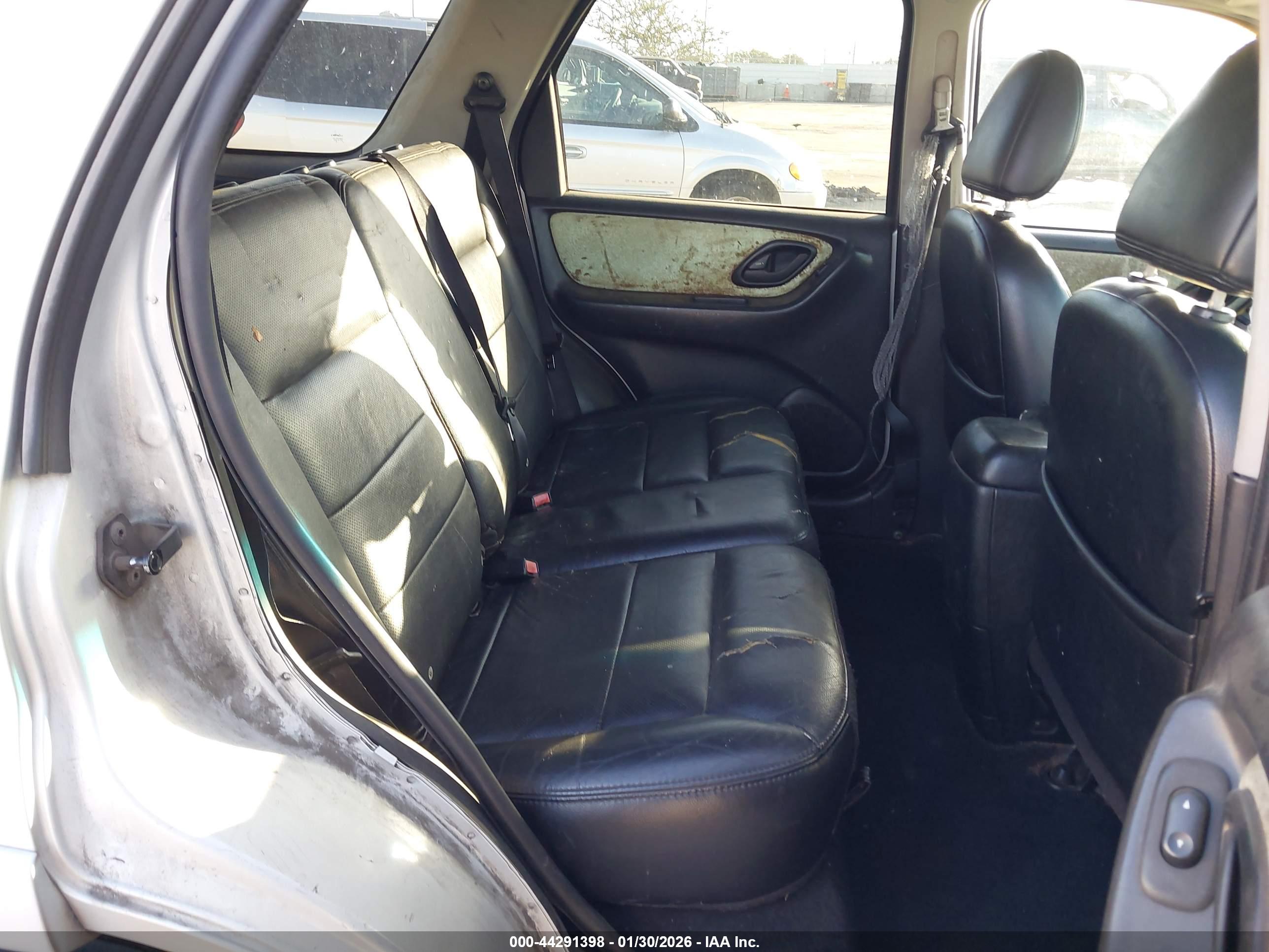 FORD ESCAPE image 8