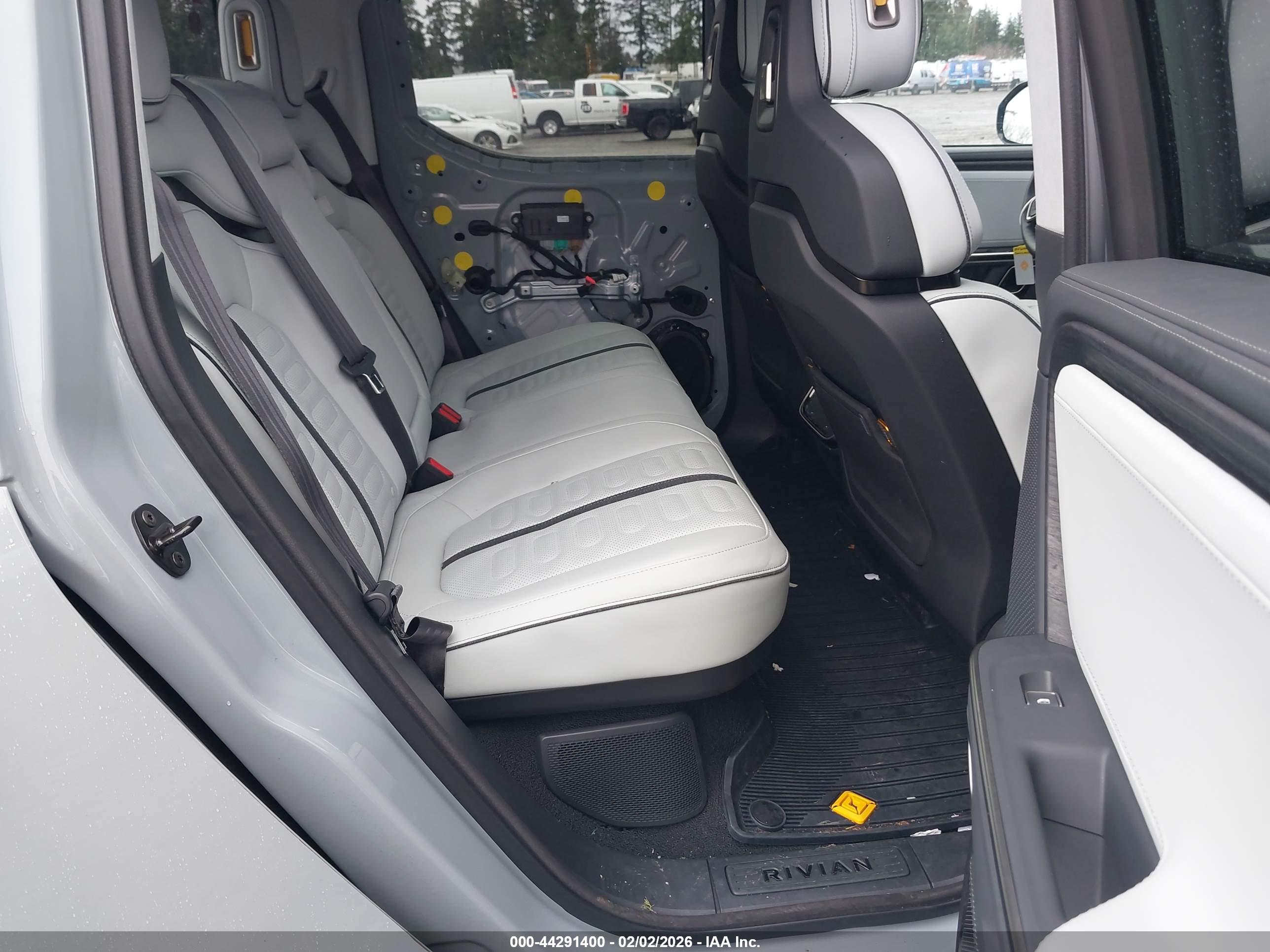 RIVIAN R1T image 8