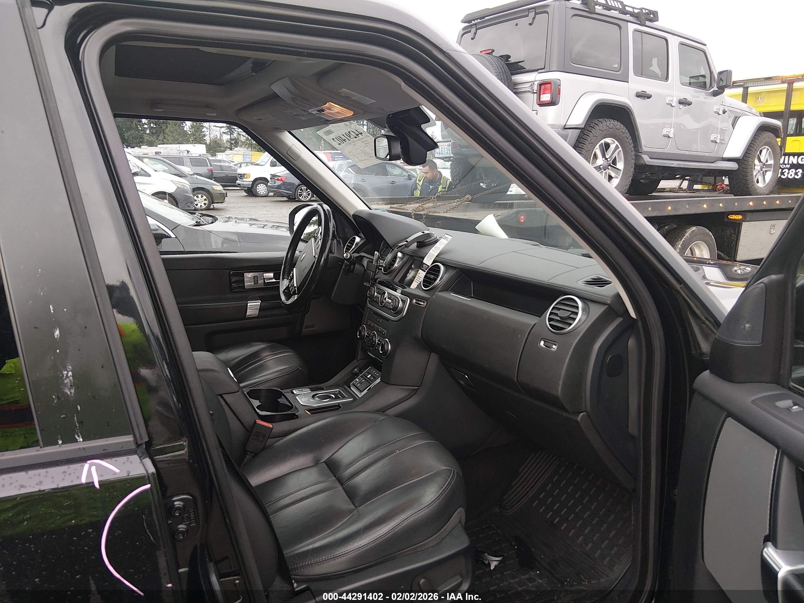 LAND ROVER image 5