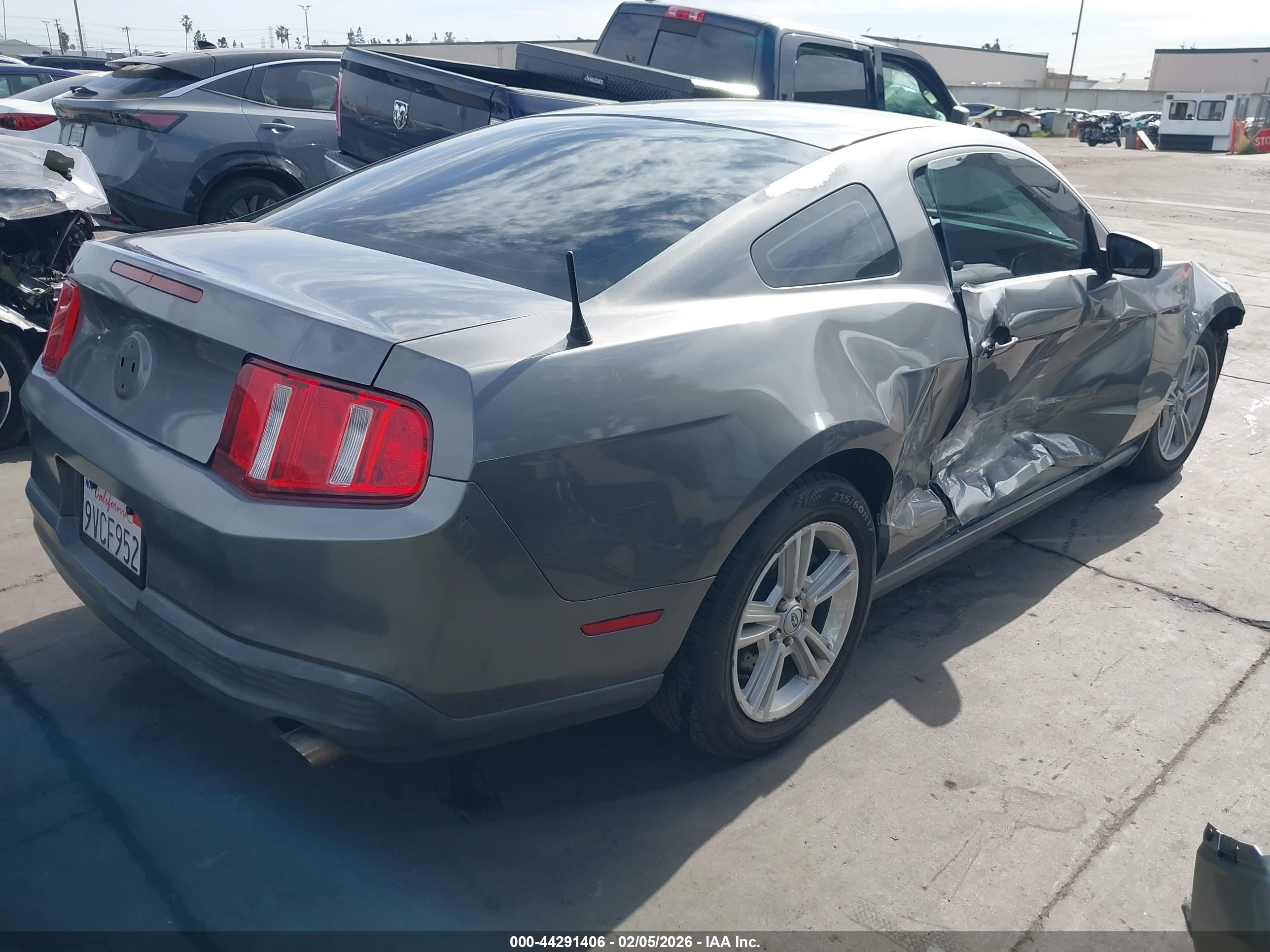FORD MUSTANG image 4