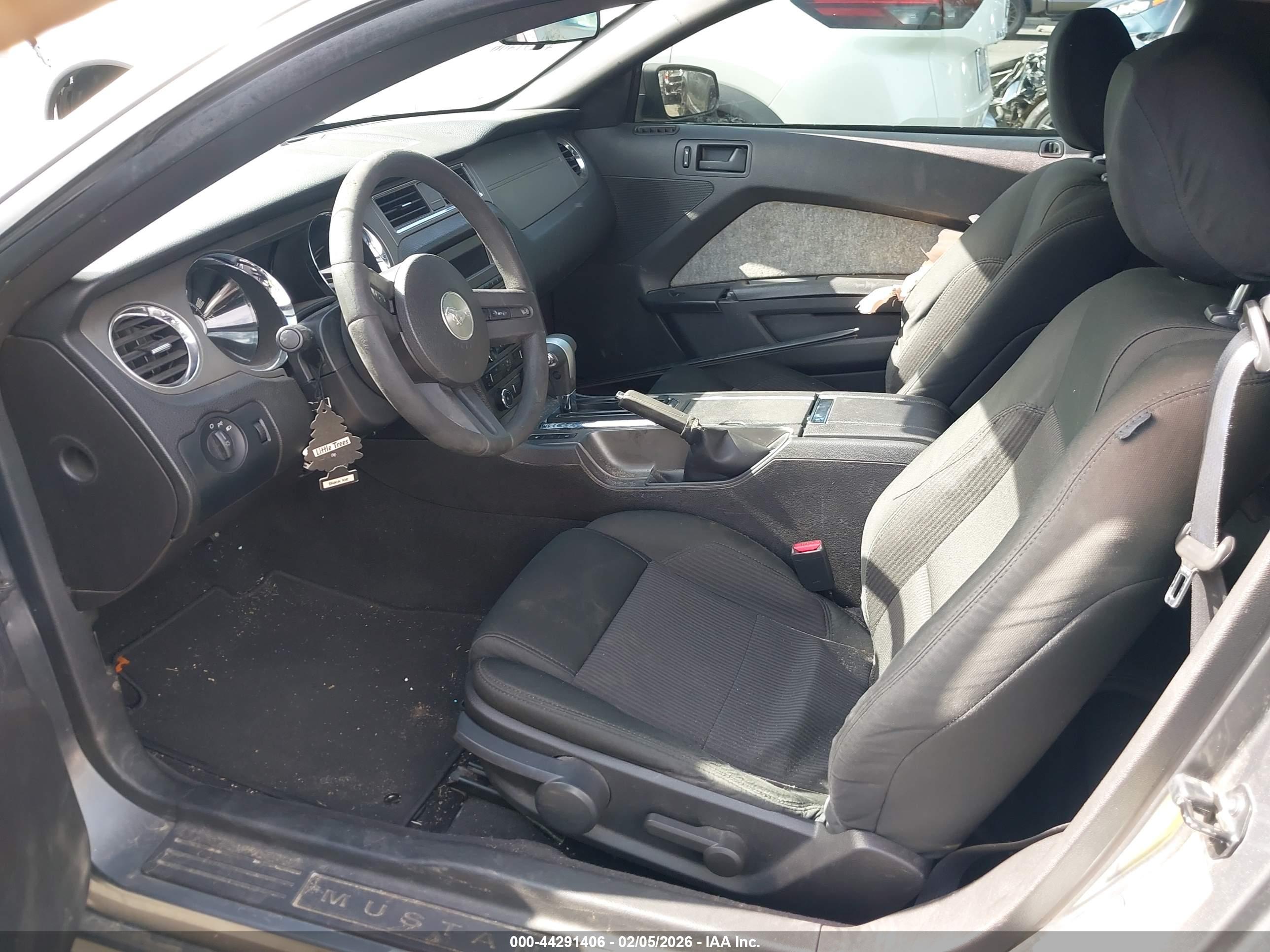FORD MUSTANG image 5