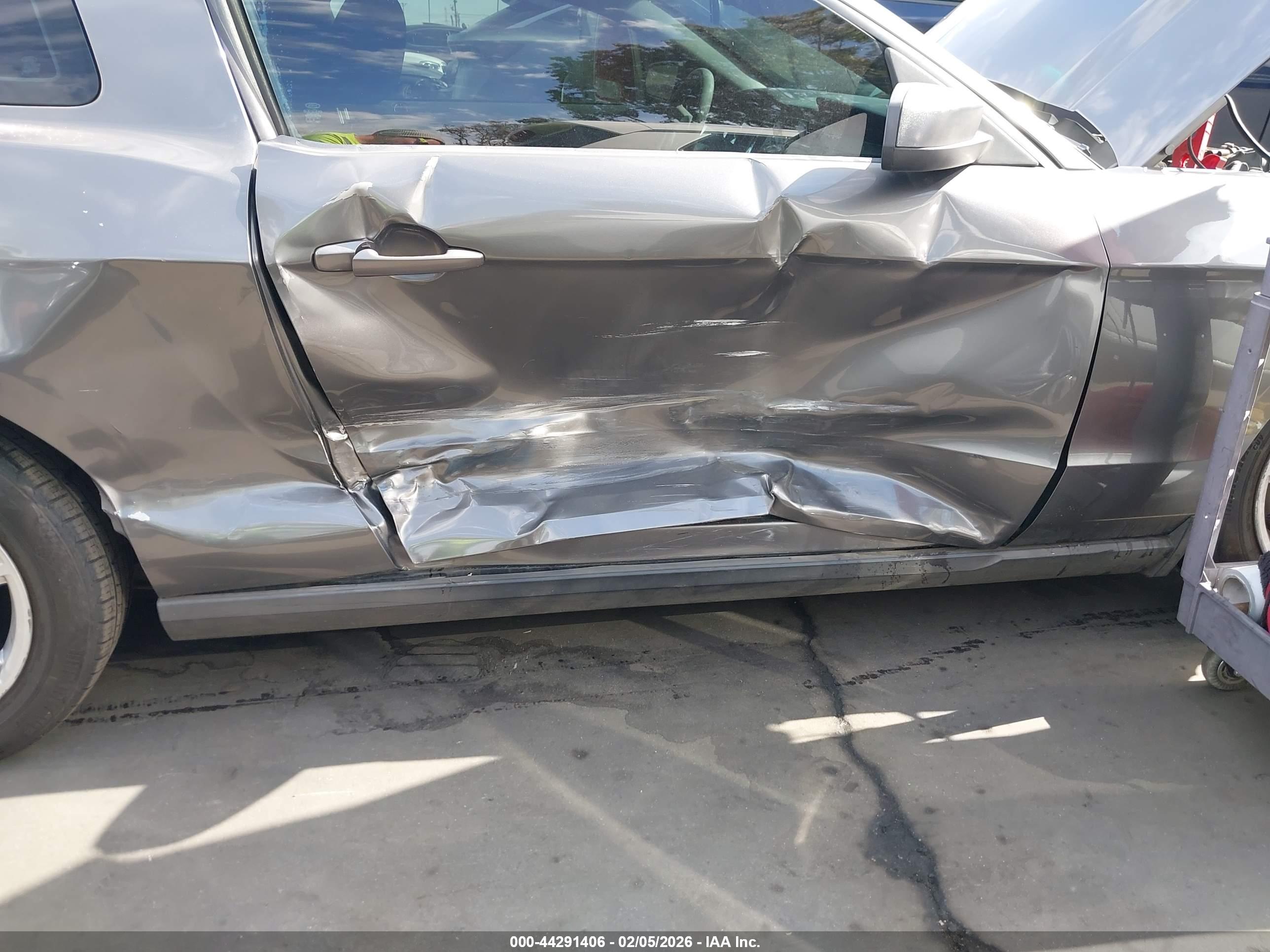 FORD MUSTANG image 6