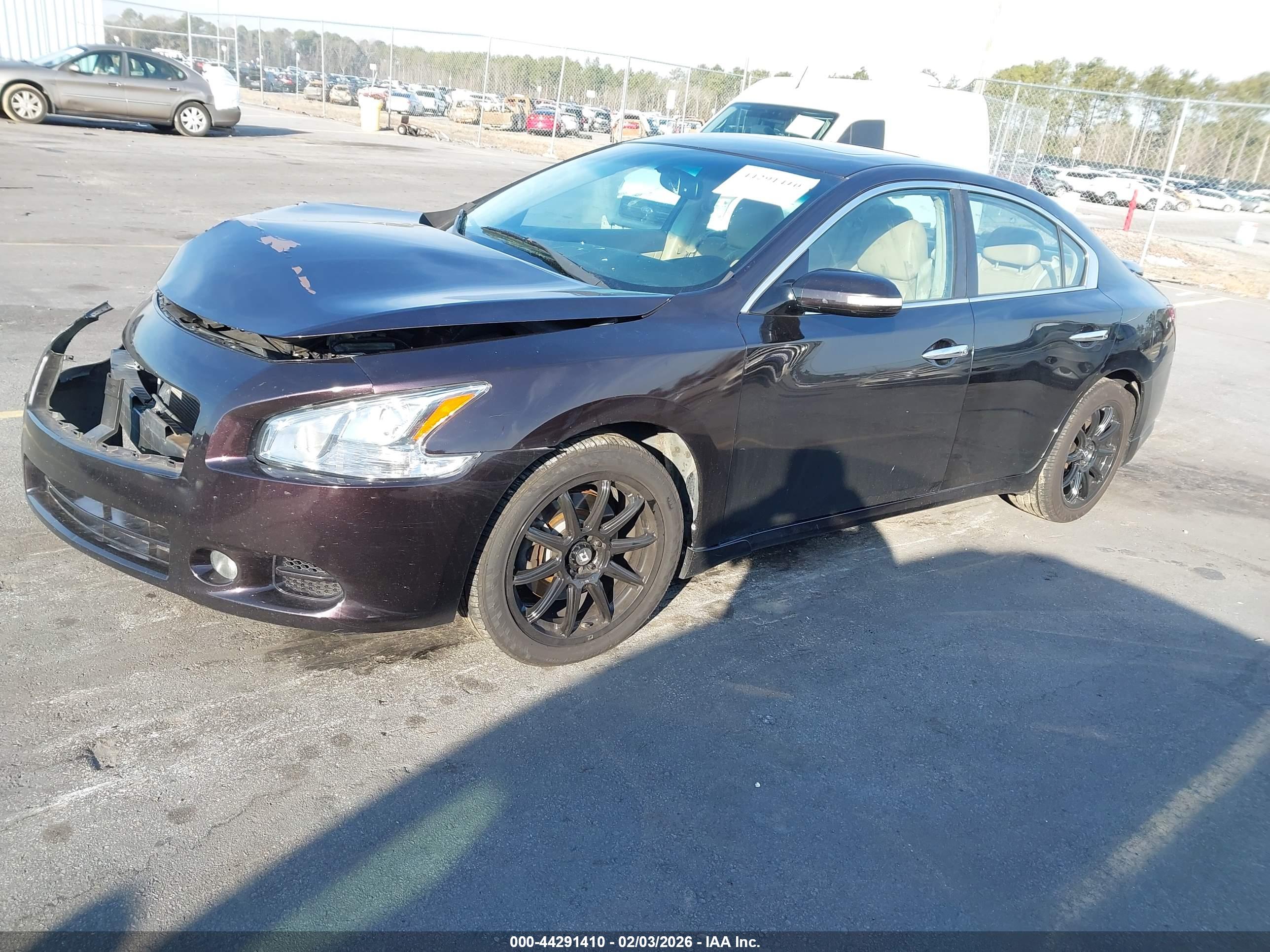 NISSAN MAXIMA image 2