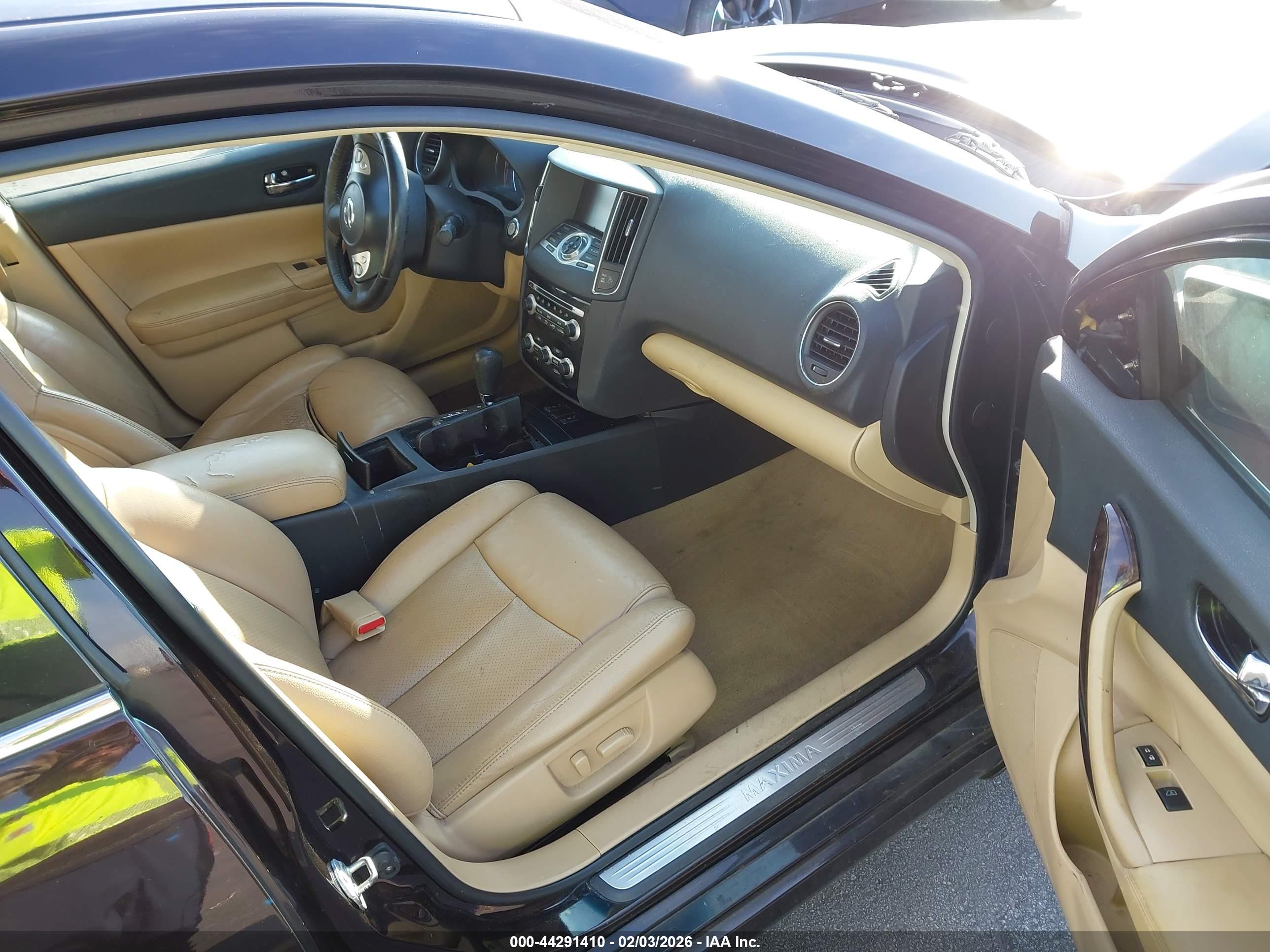 NISSAN MAXIMA image 5