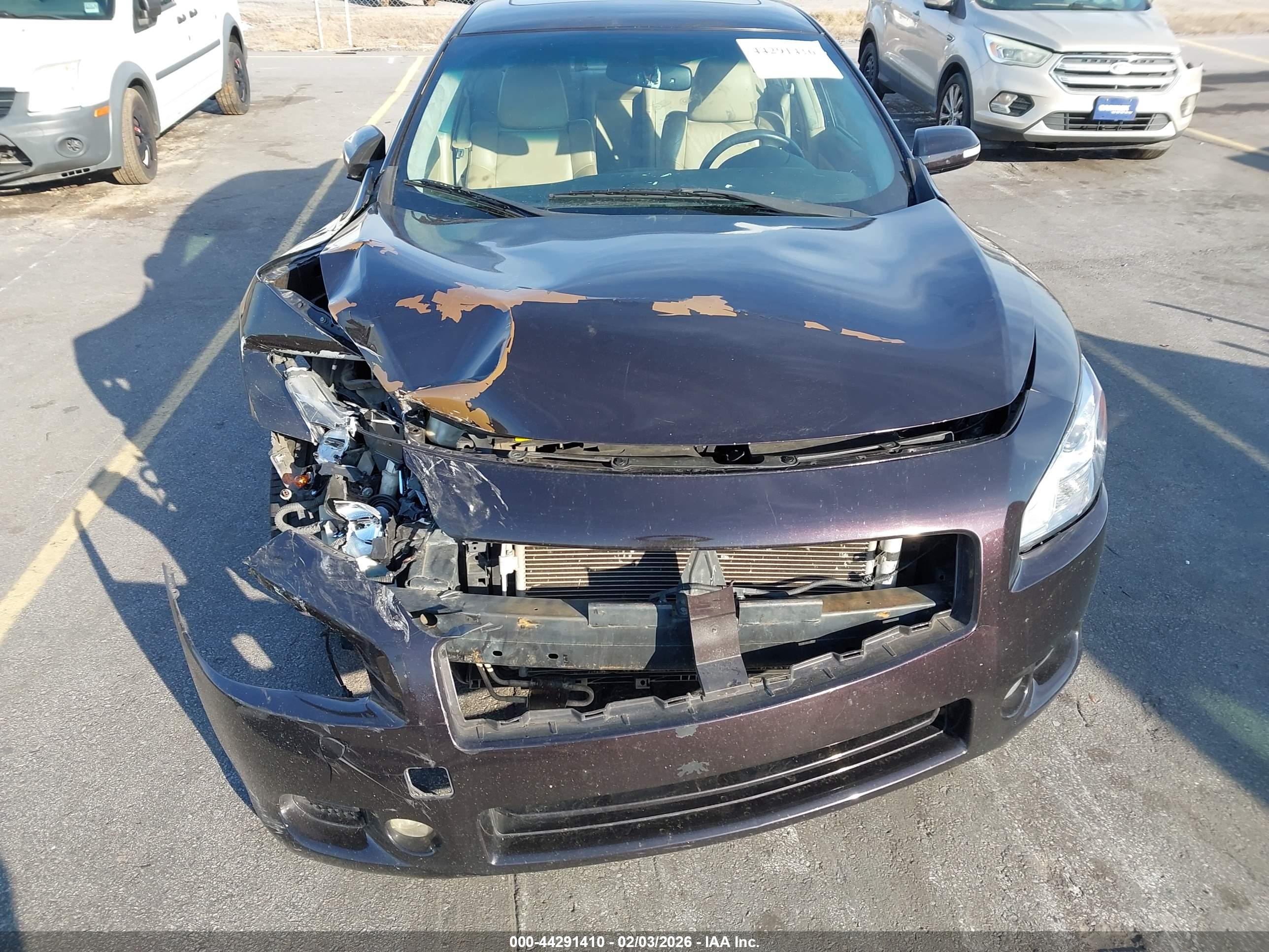 NISSAN MAXIMA image 6