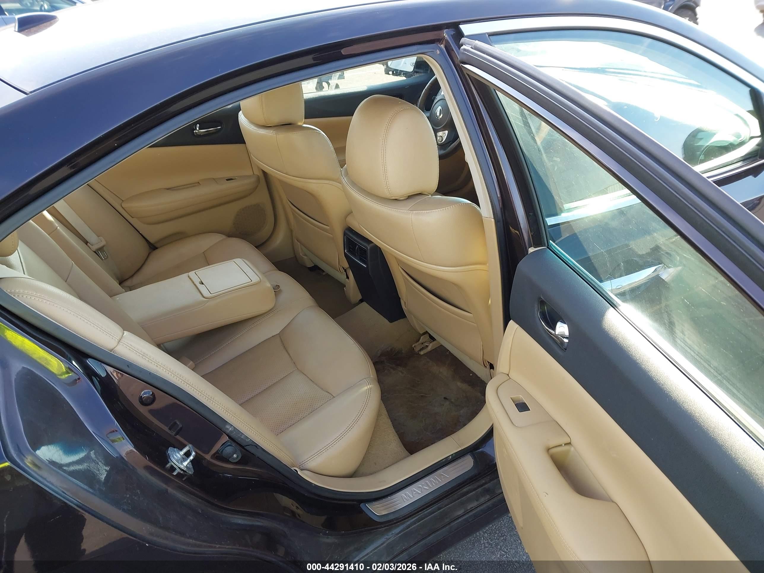 NISSAN MAXIMA image 8