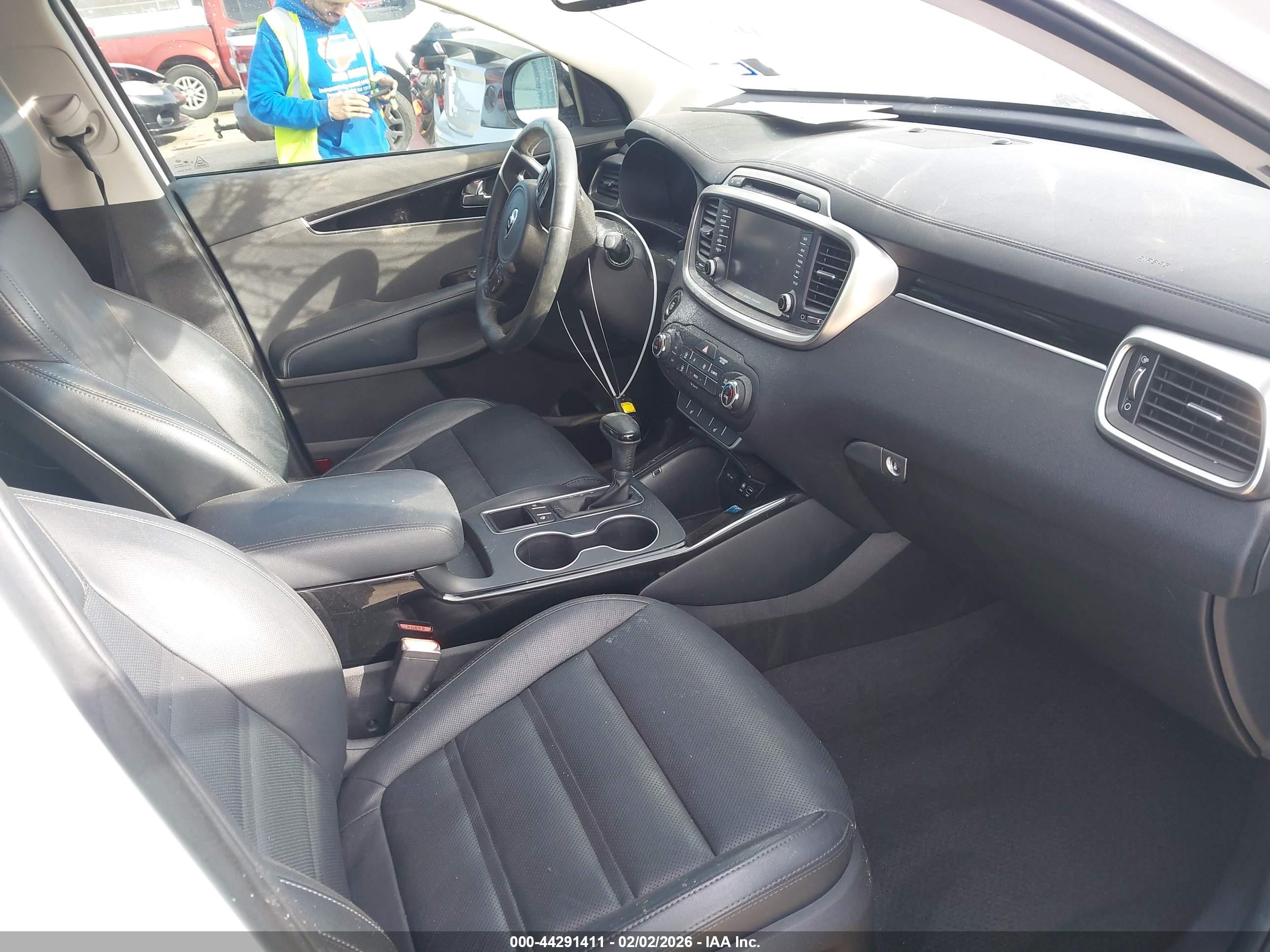 KIA SORENTO image 5