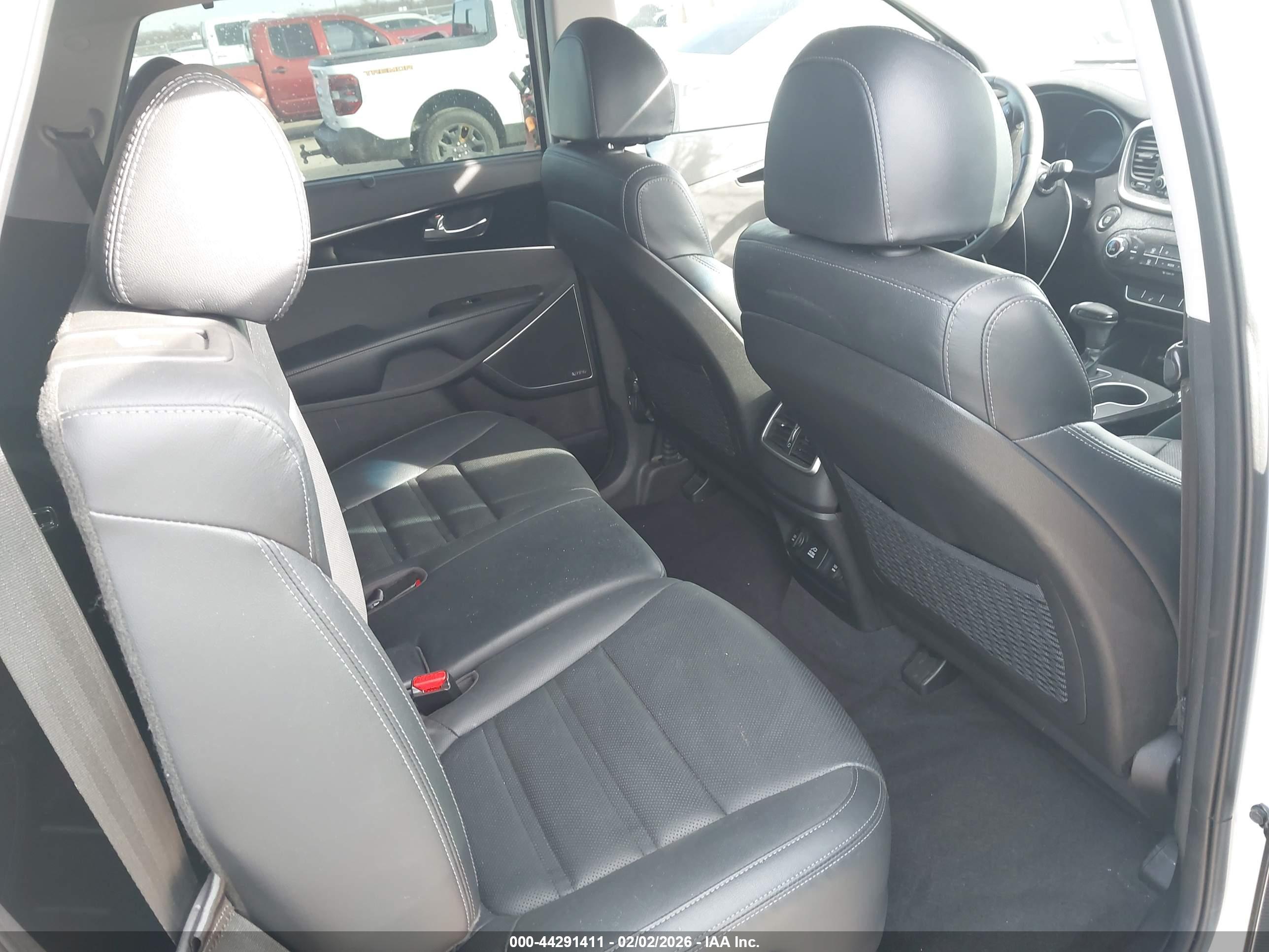 KIA SORENTO image 8