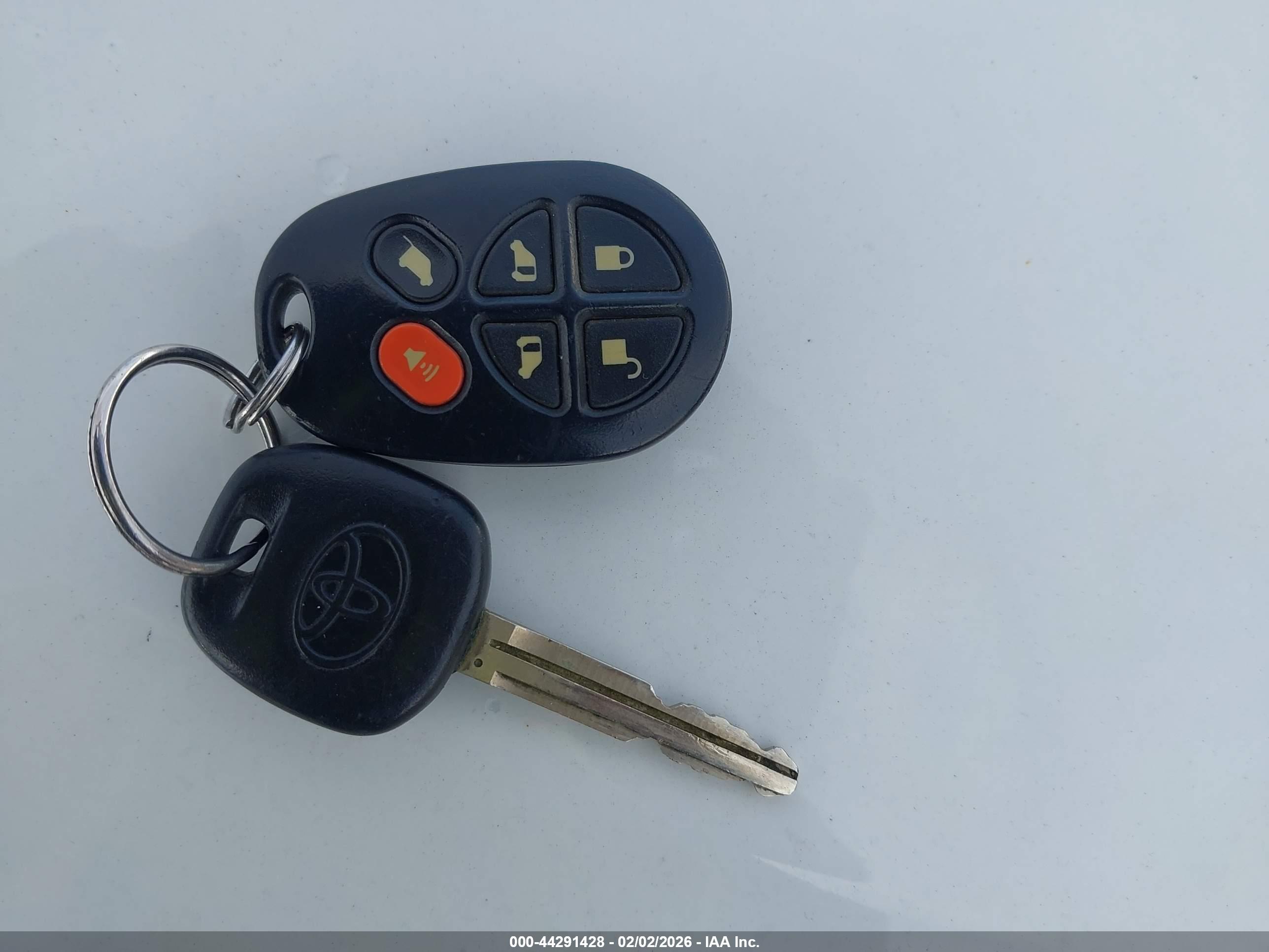 TOYOTA SIENNA image 11