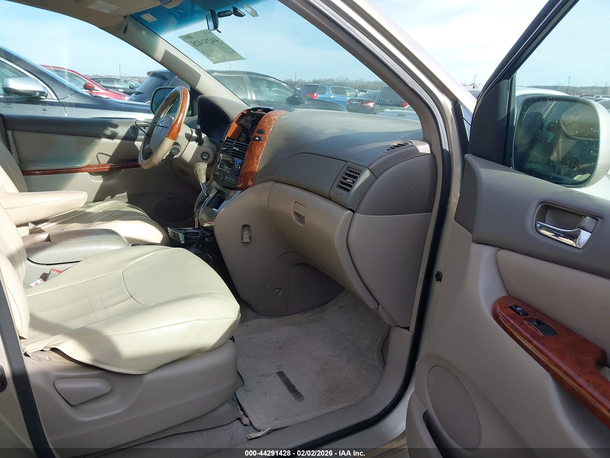 TOYOTA SIENNA image 5