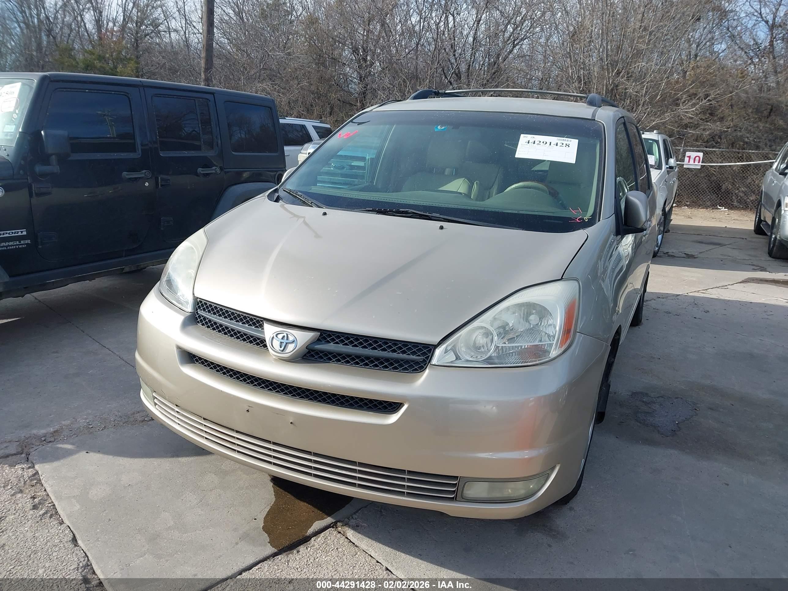 TOYOTA SIENNA image 6