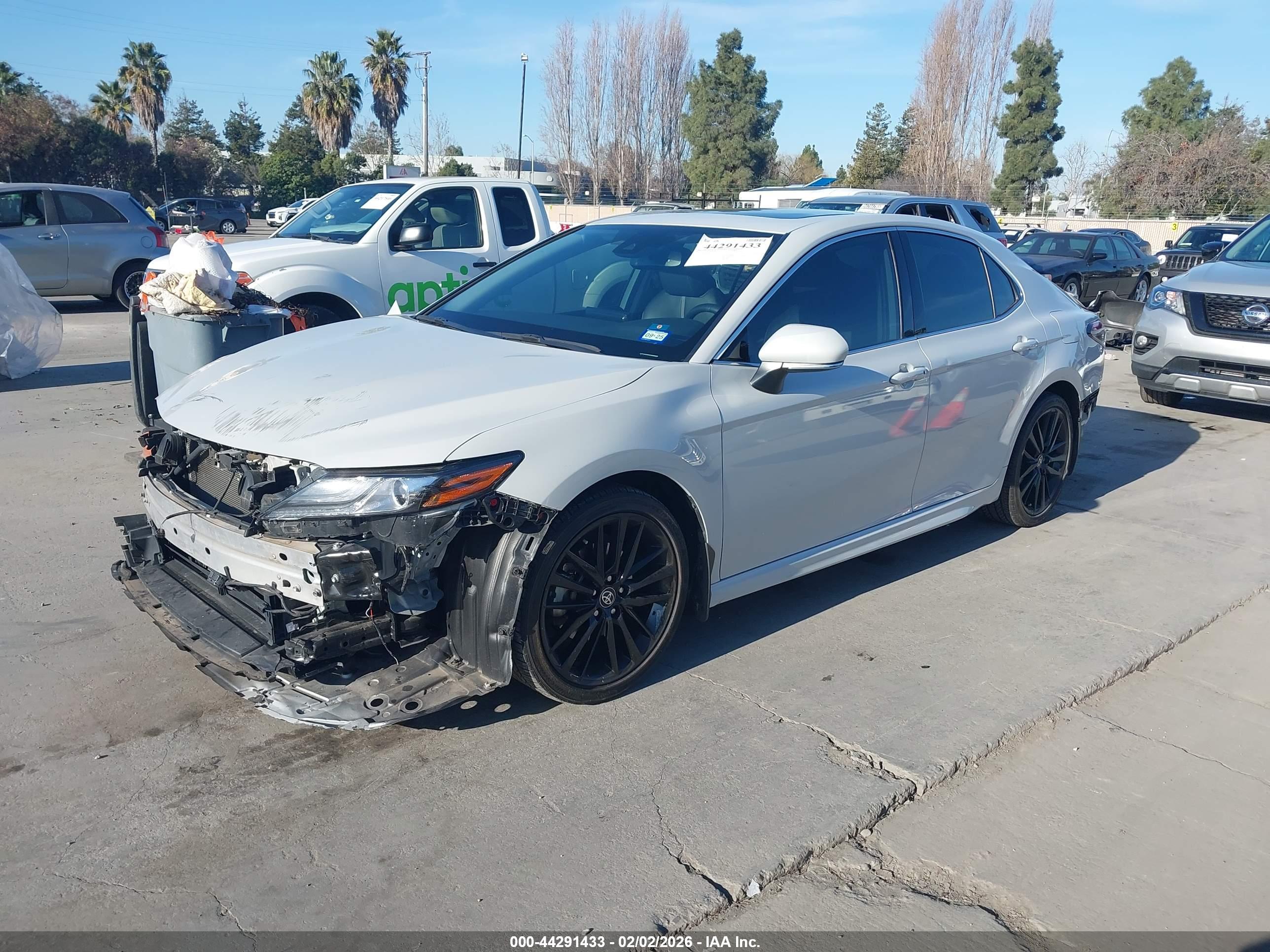 TOYOTA CAMRY image 2