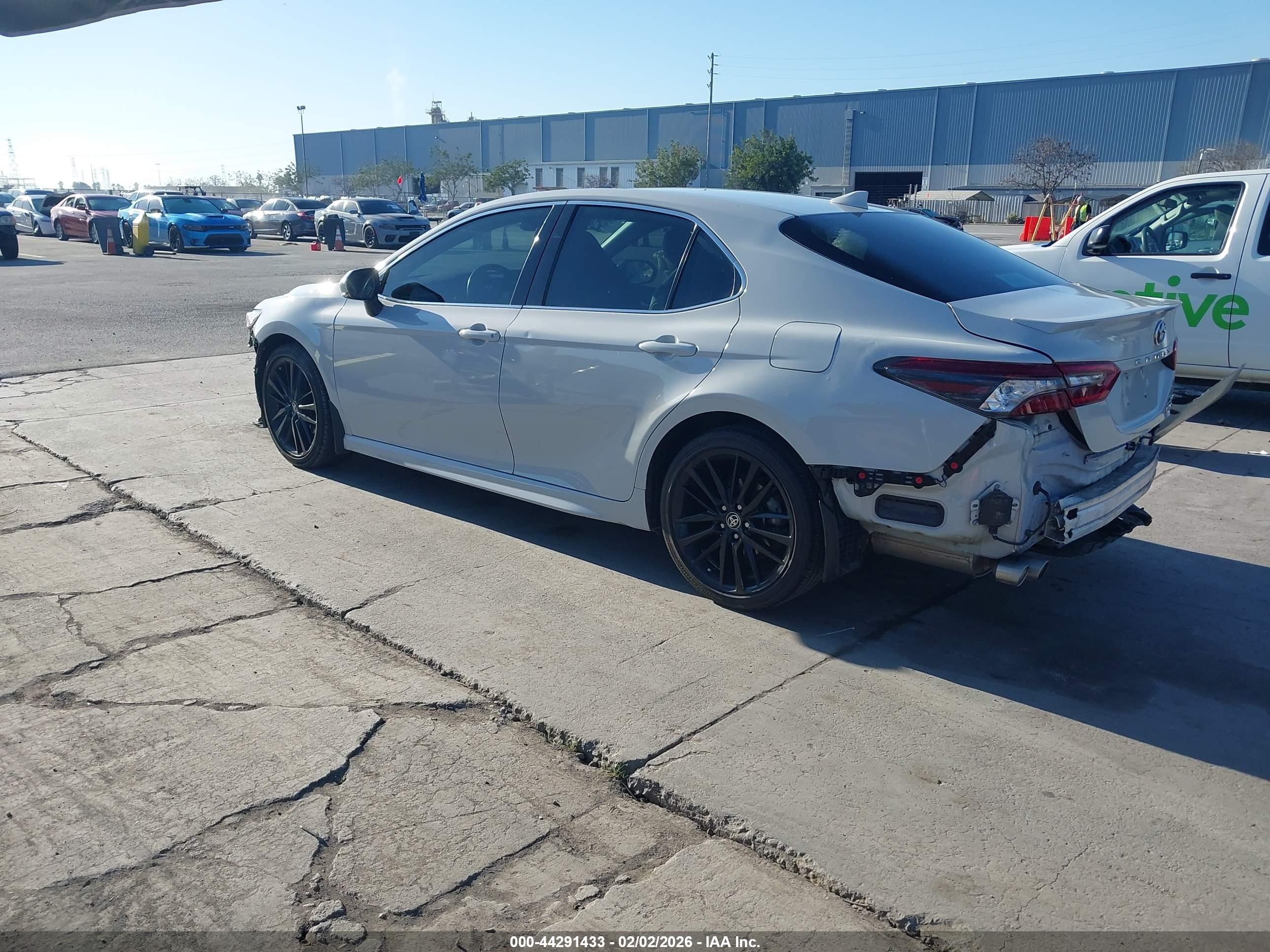 TOYOTA CAMRY image 3