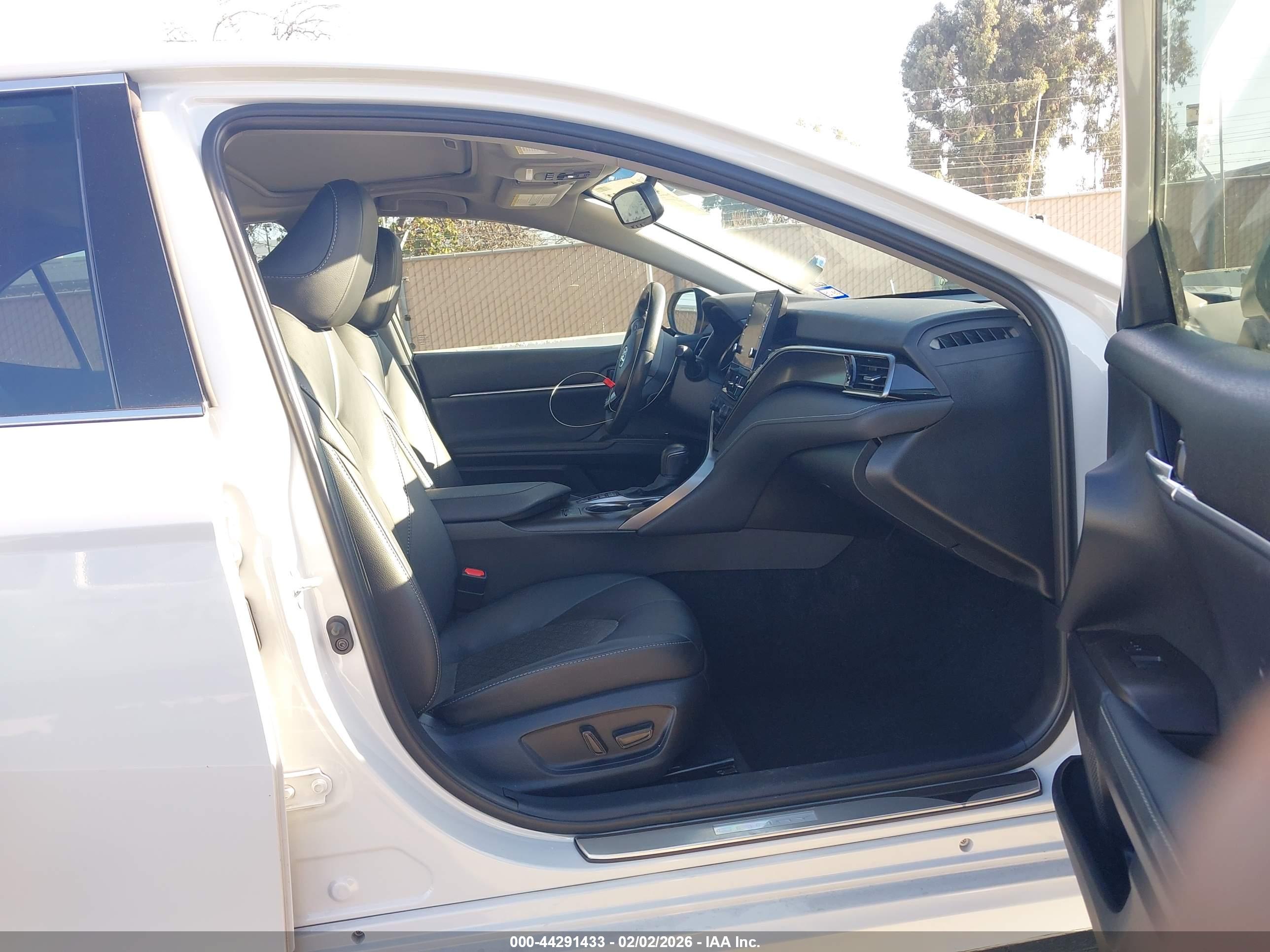 TOYOTA CAMRY image 5