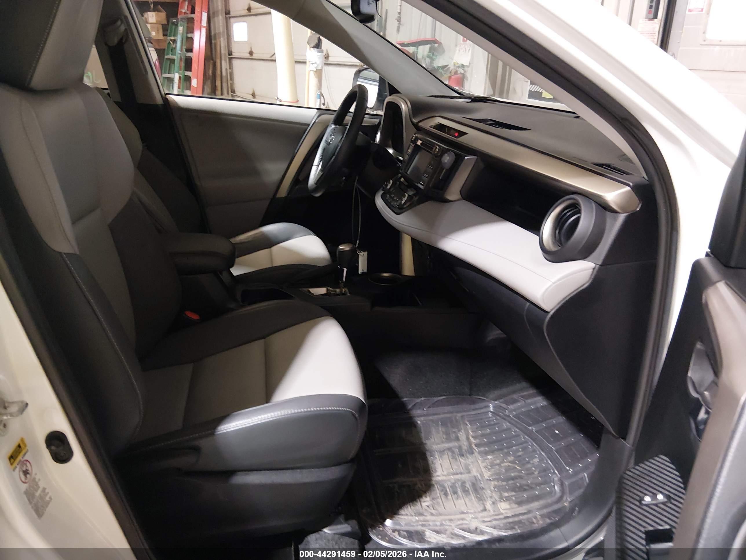 TOYOTA RAV4 image 5
