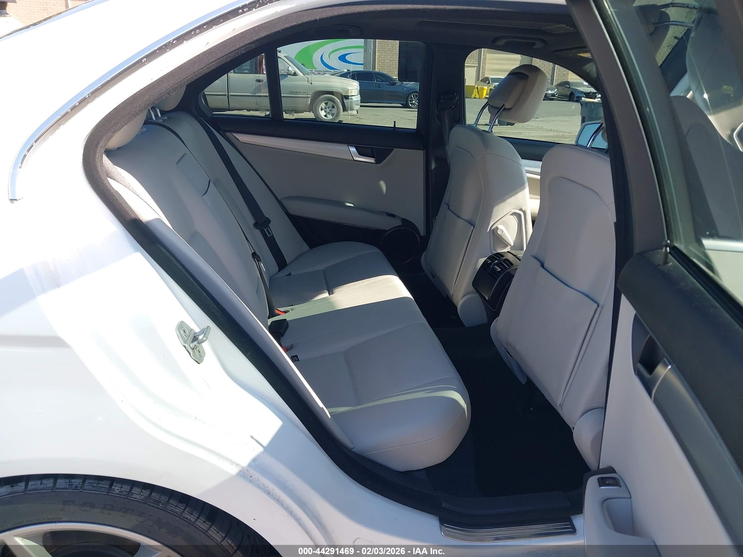 MERCEDES-BENZ C image 8