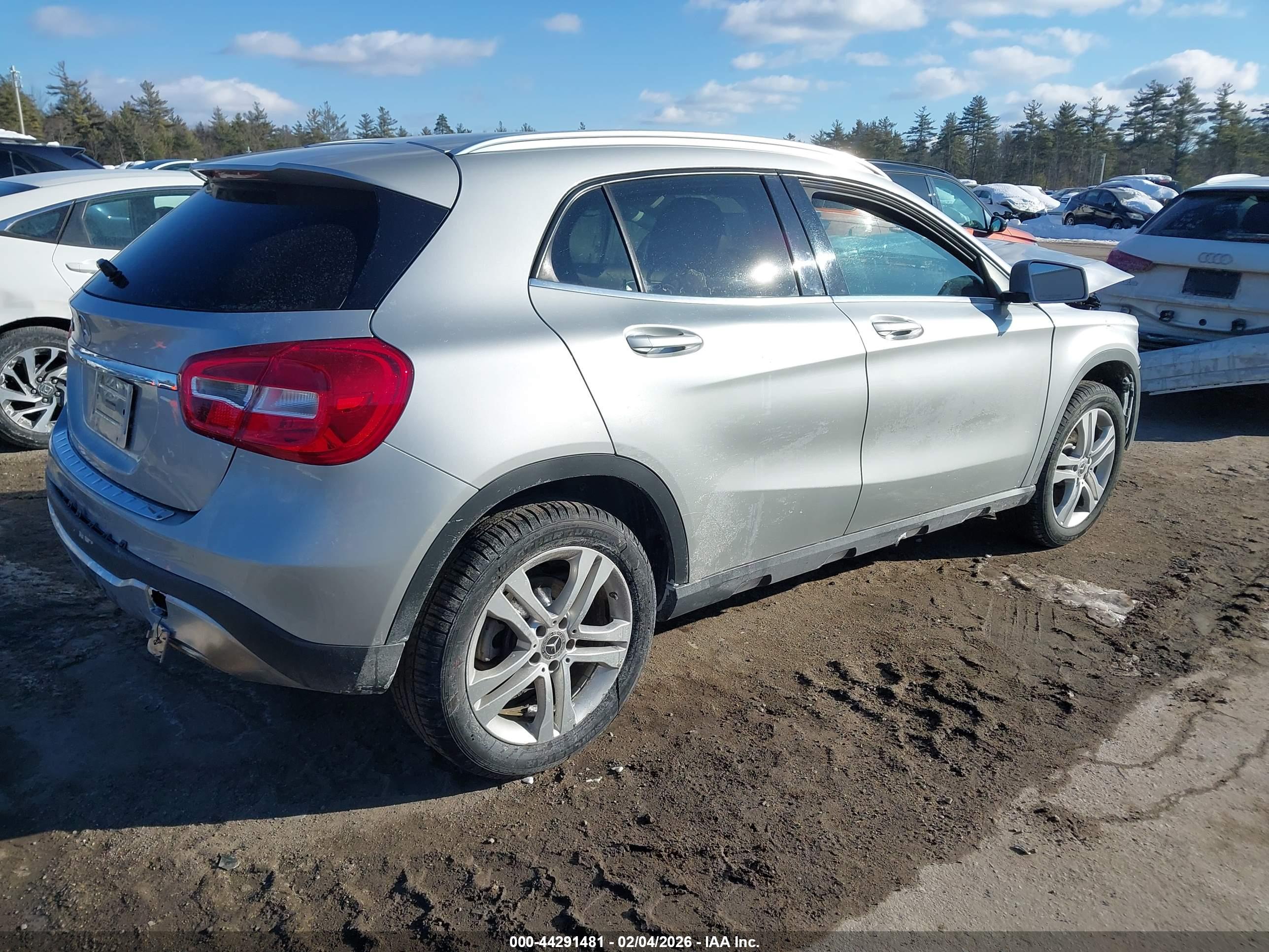 MERCEDES-BENZ GLA image 4
